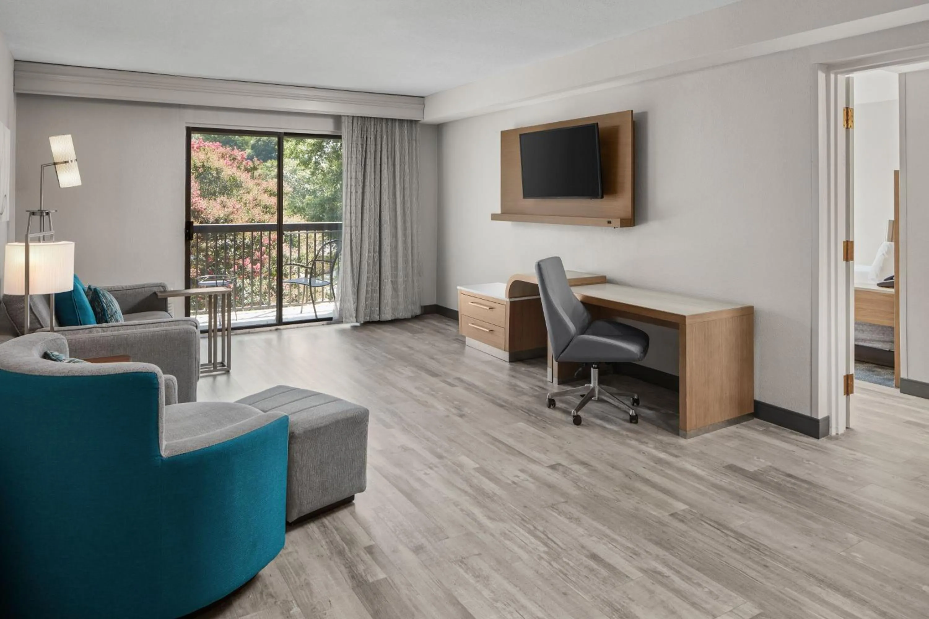 Photo of the whole room in Courtyard Newport News Yorktown