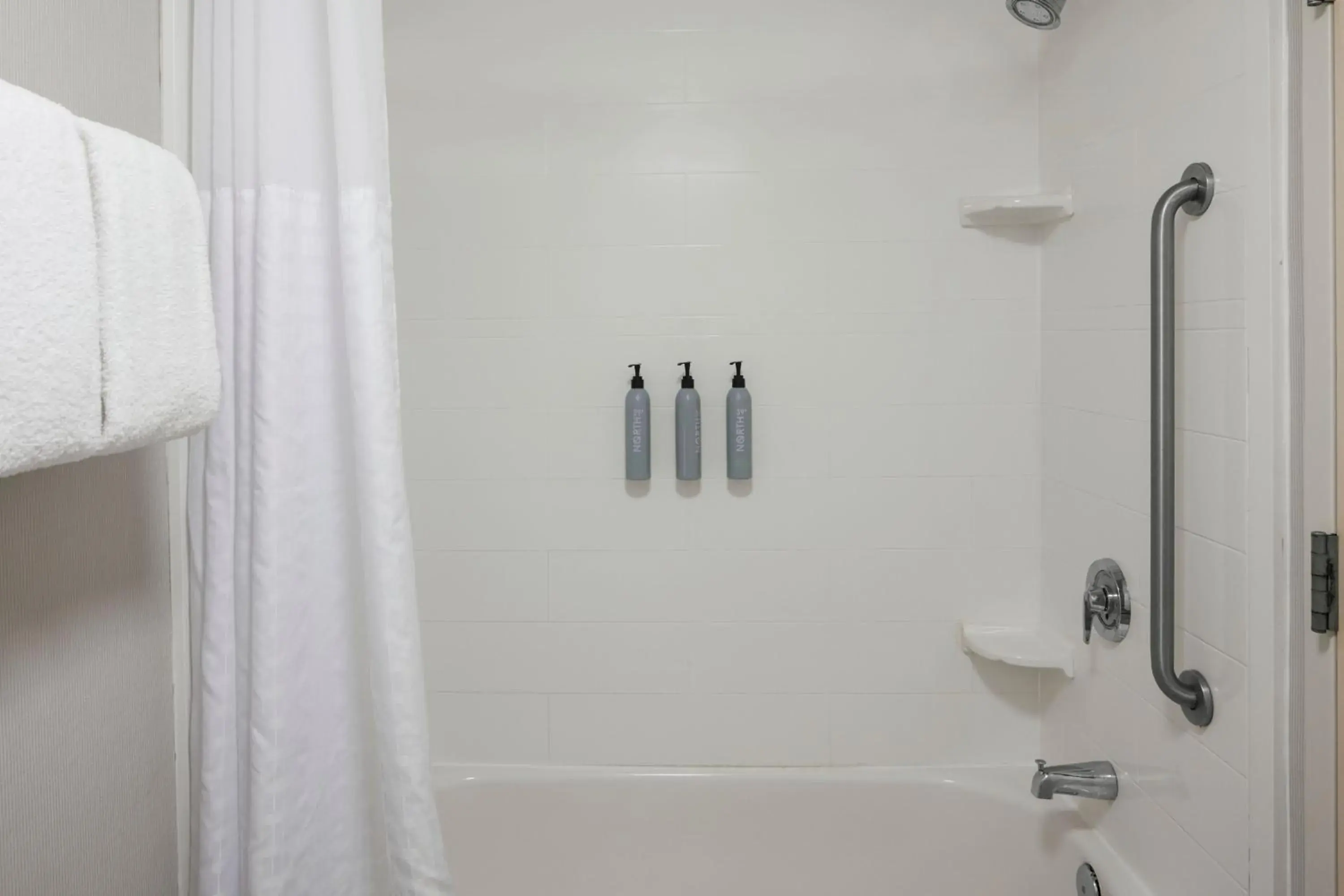 King Room with Sofa Bed and Adapted Tub - Mobility and Hearing Accessible in Courtyard Newport News Yorktown King Room with Sofa Bed and Adapted Tub - Mobility and Hearing Accessible in Courtyard Newport News Yorktown