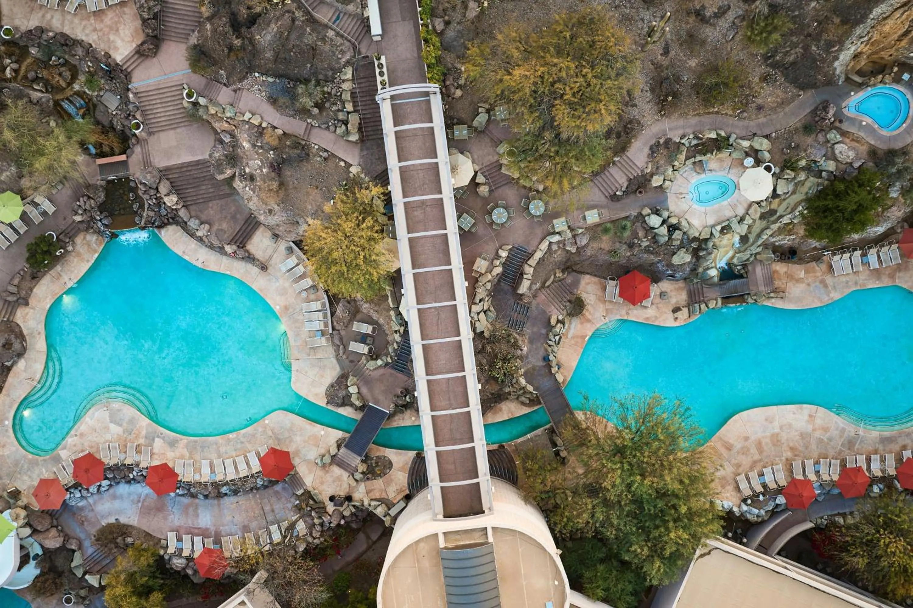Swimming pool in Phoenix Marriott Resort Tempe at The Buttes