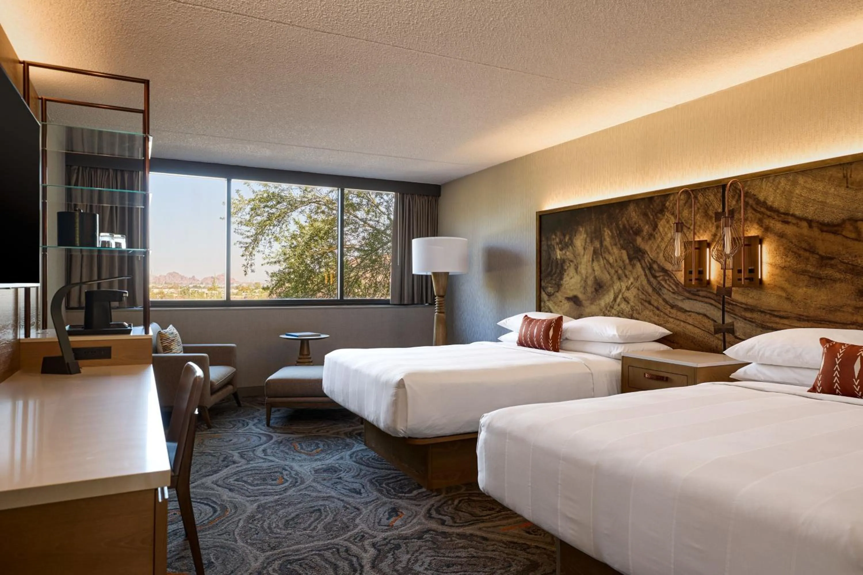 Photo of the whole room, Bed in Phoenix Marriott Resort Tempe at The Buttes