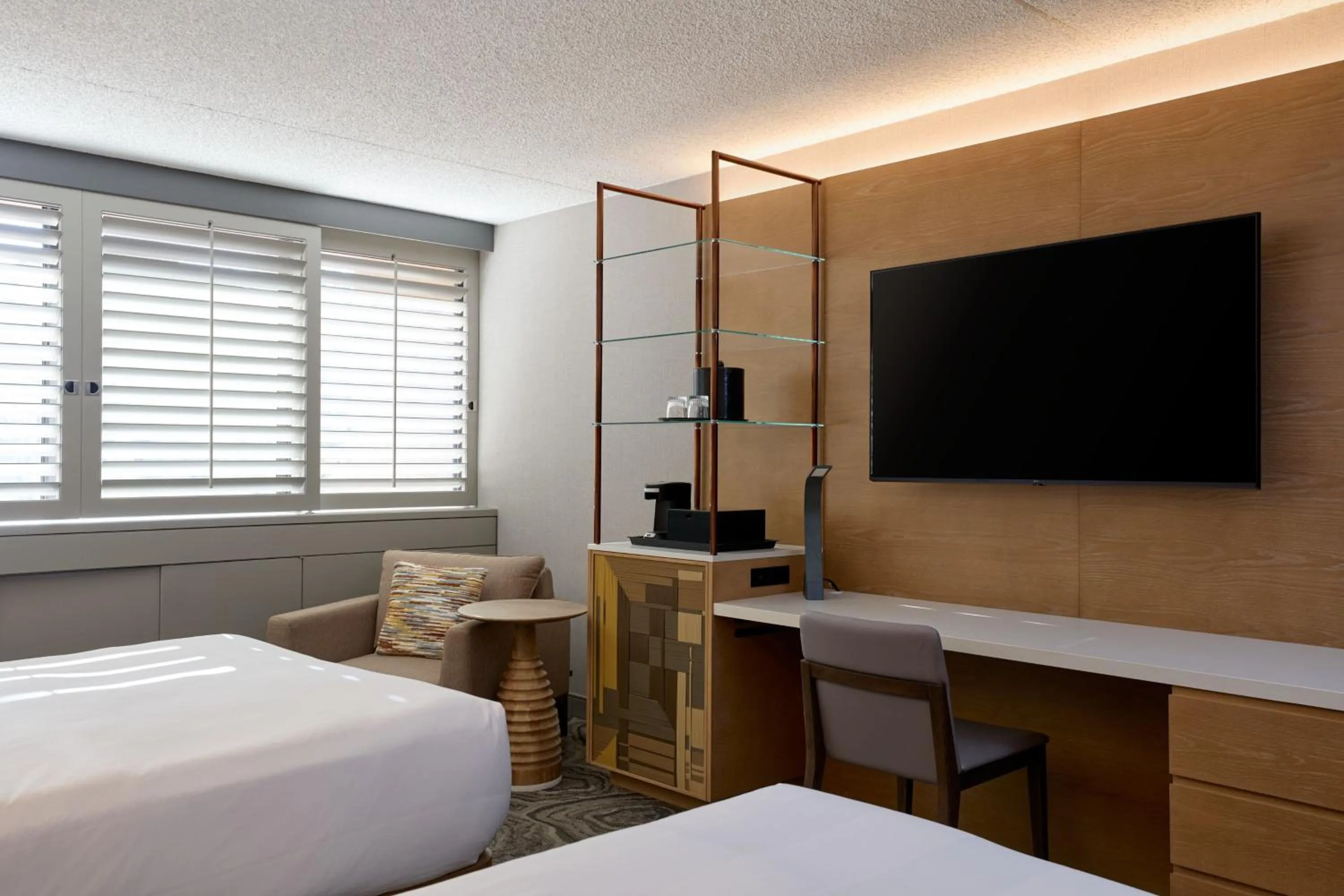 Photo of the whole room, Bed in Phoenix Marriott Resort Tempe at The Buttes