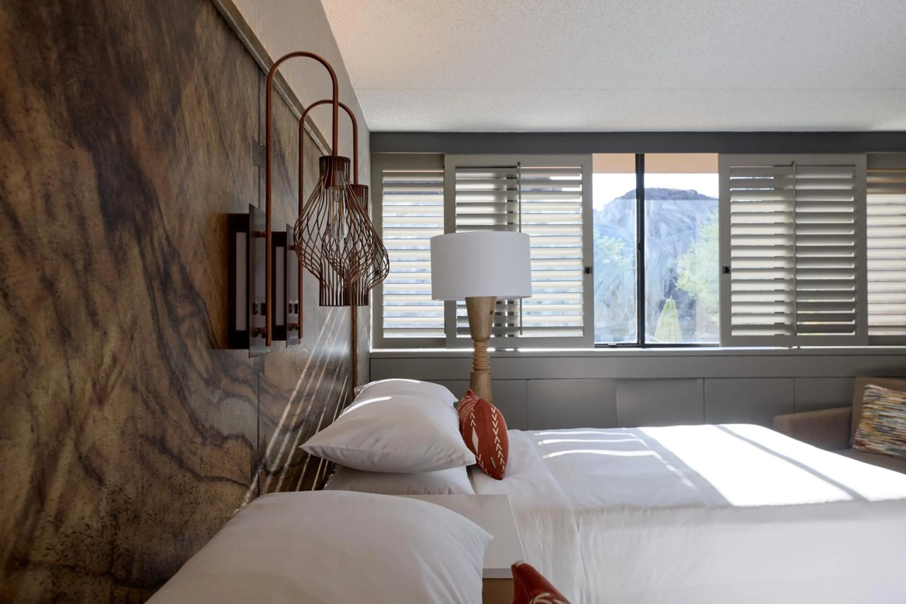 Photo of the whole room, Bed in Phoenix Marriott Resort Tempe at The Buttes