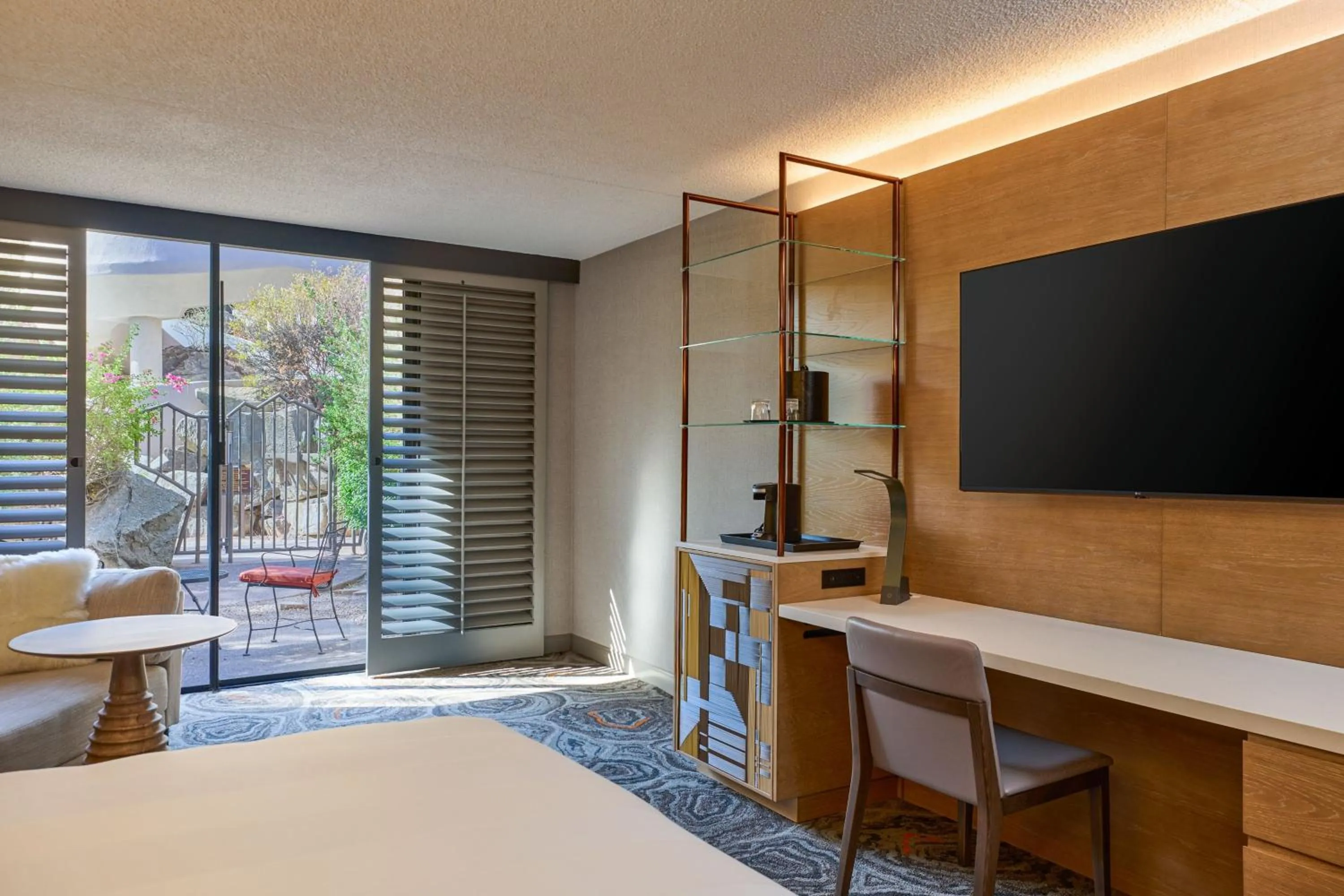 Photo of the whole room, Bed in Phoenix Marriott Resort Tempe at The Buttes