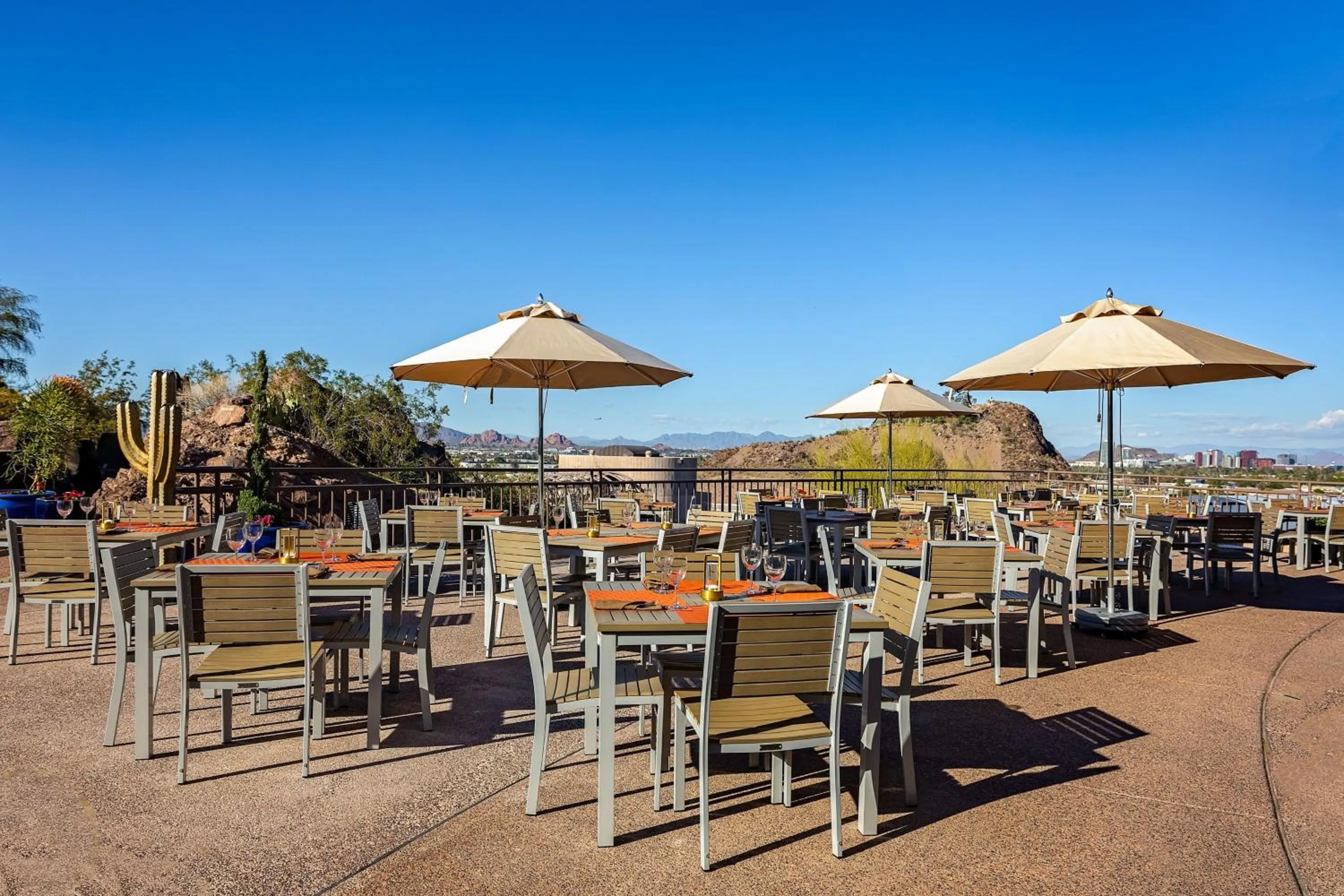 Restaurant/places to eat in Phoenix Marriott Resort Tempe at The Buttes