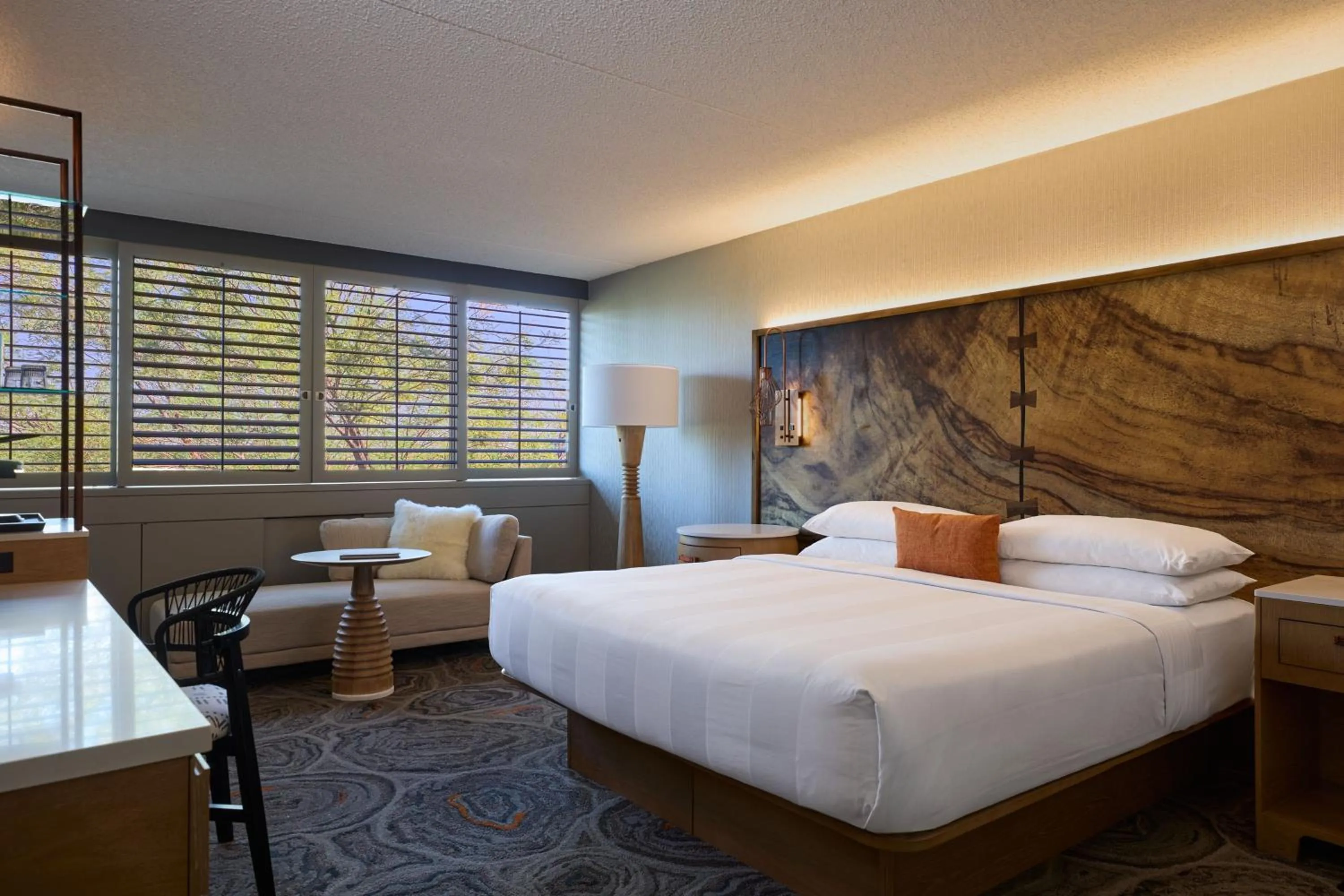 Photo of the whole room, Bed in Phoenix Marriott Resort Tempe at The Buttes