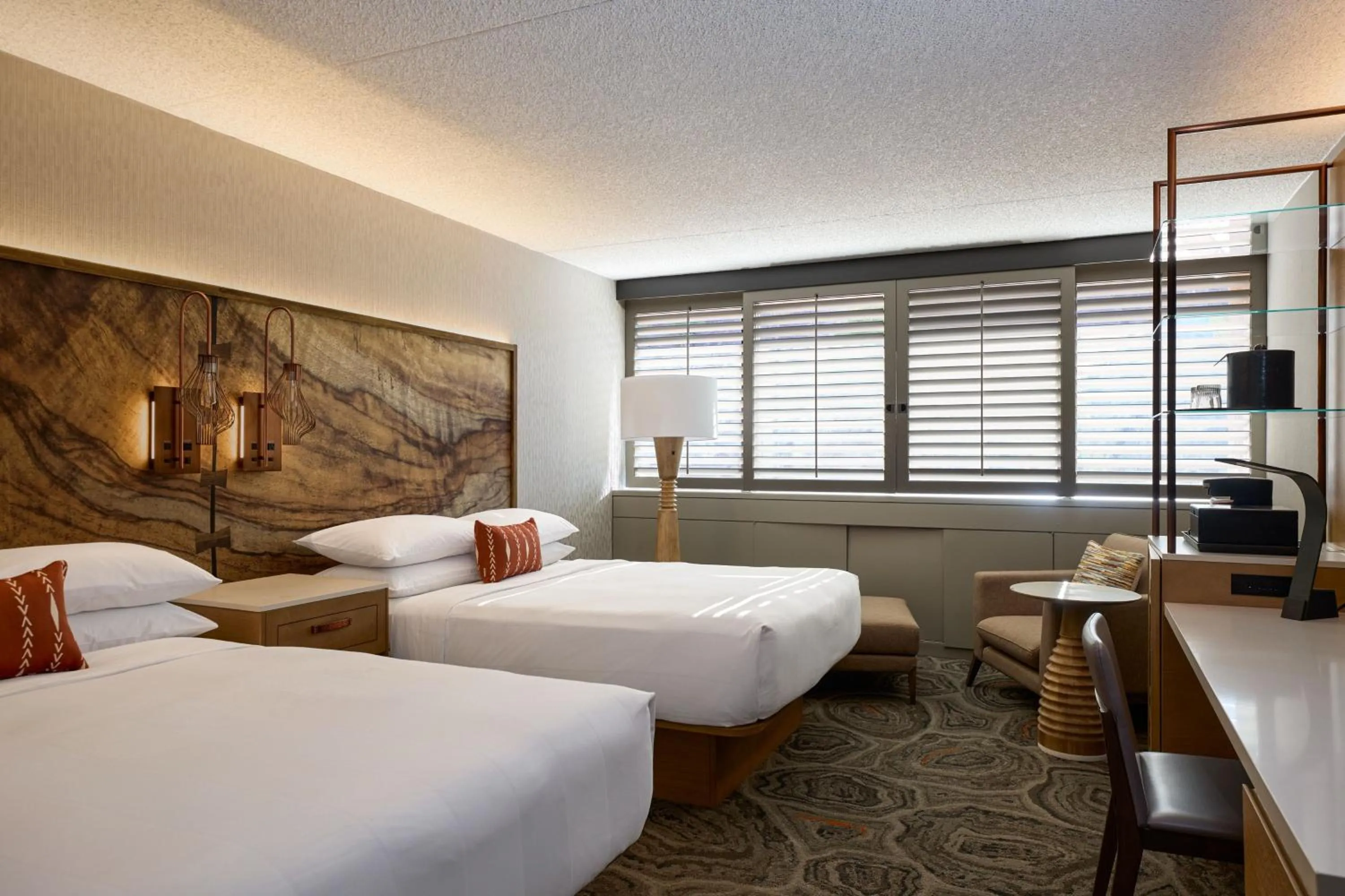 Photo of the whole room, Bed in Phoenix Marriott Resort Tempe at The Buttes