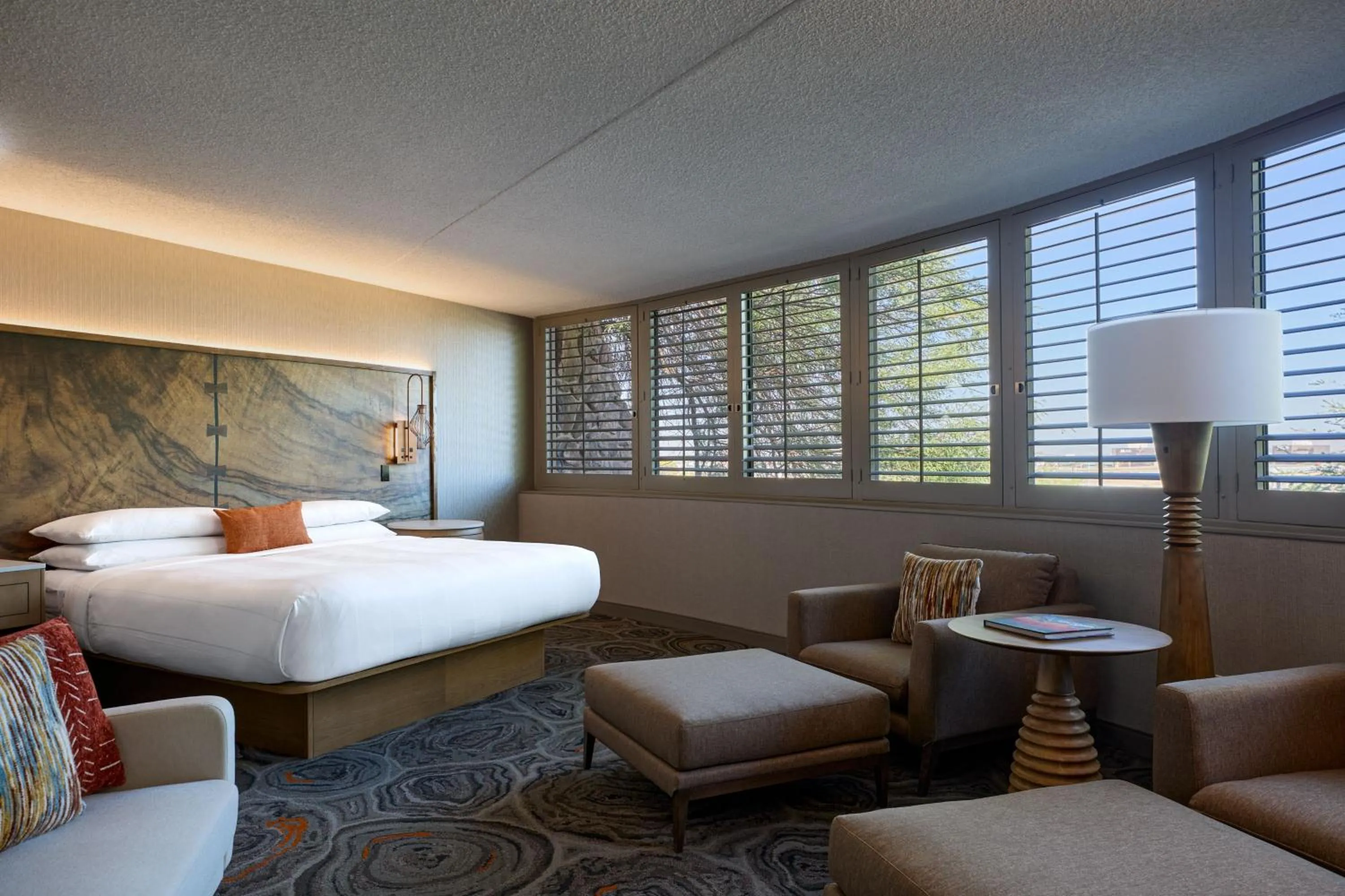 Photo of the whole room, Bed in Phoenix Marriott Resort Tempe at The Buttes