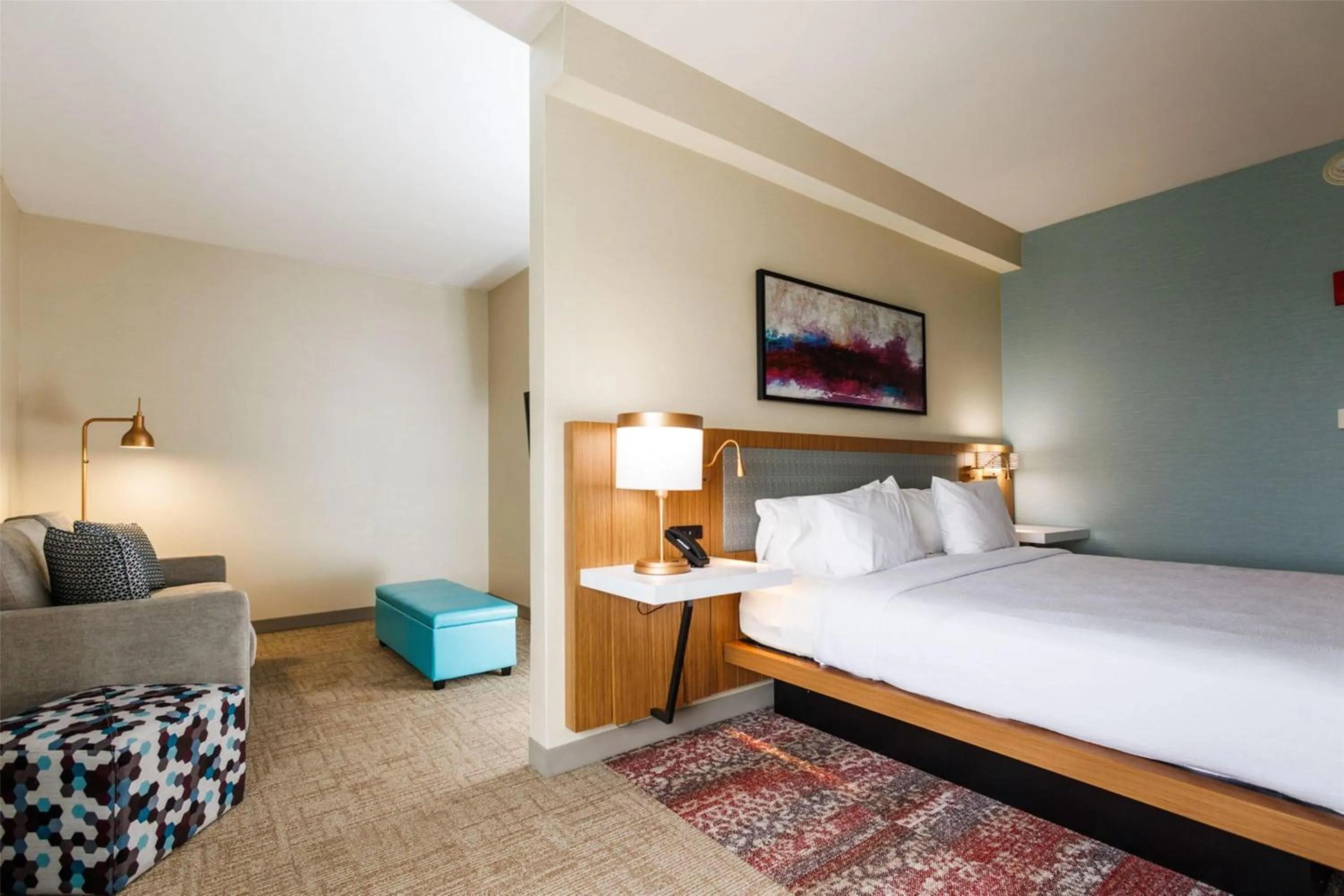 Bed in Hilton Garden Inn New York/Staten Island