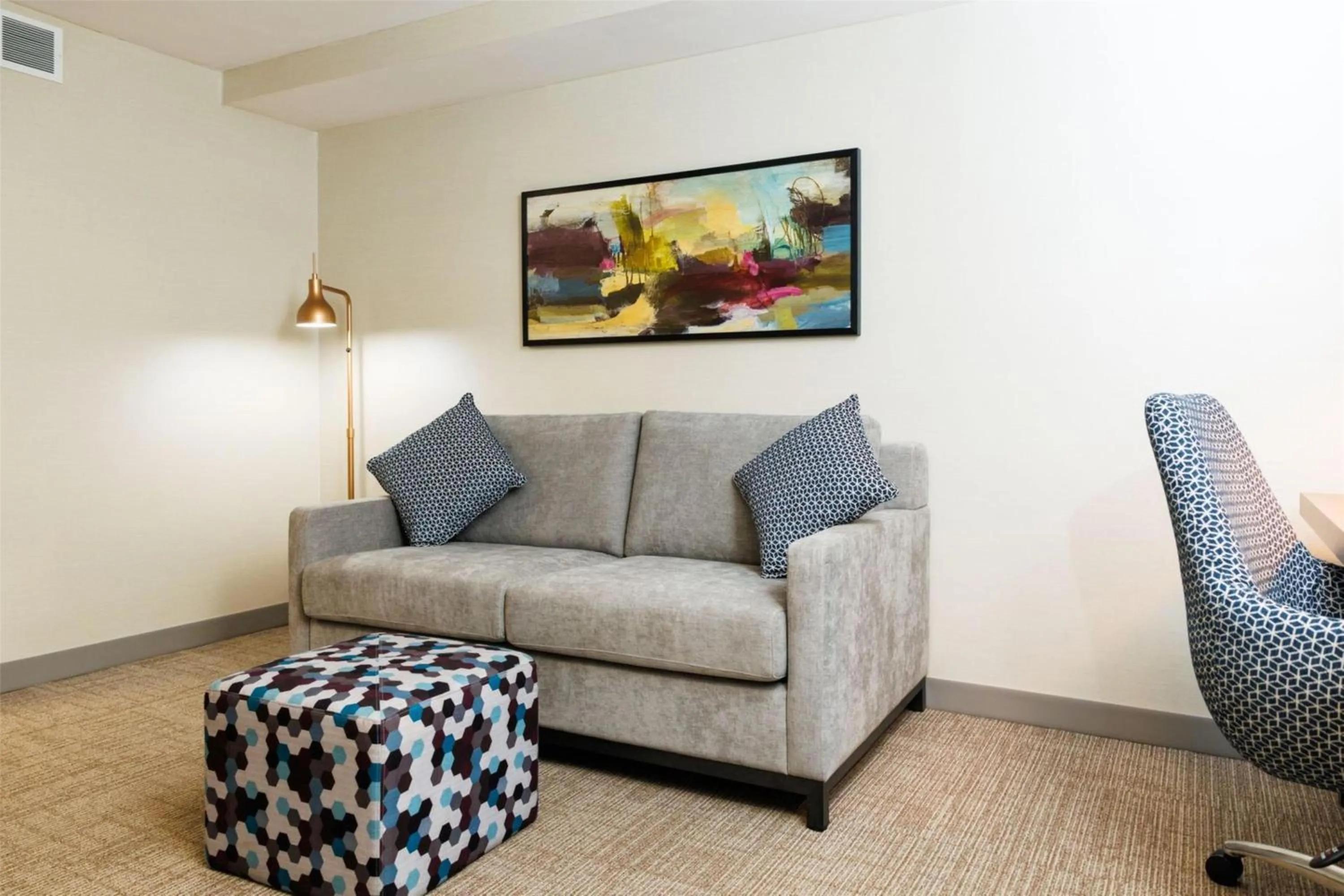 Living room in Hilton Garden Inn New York/Staten Island