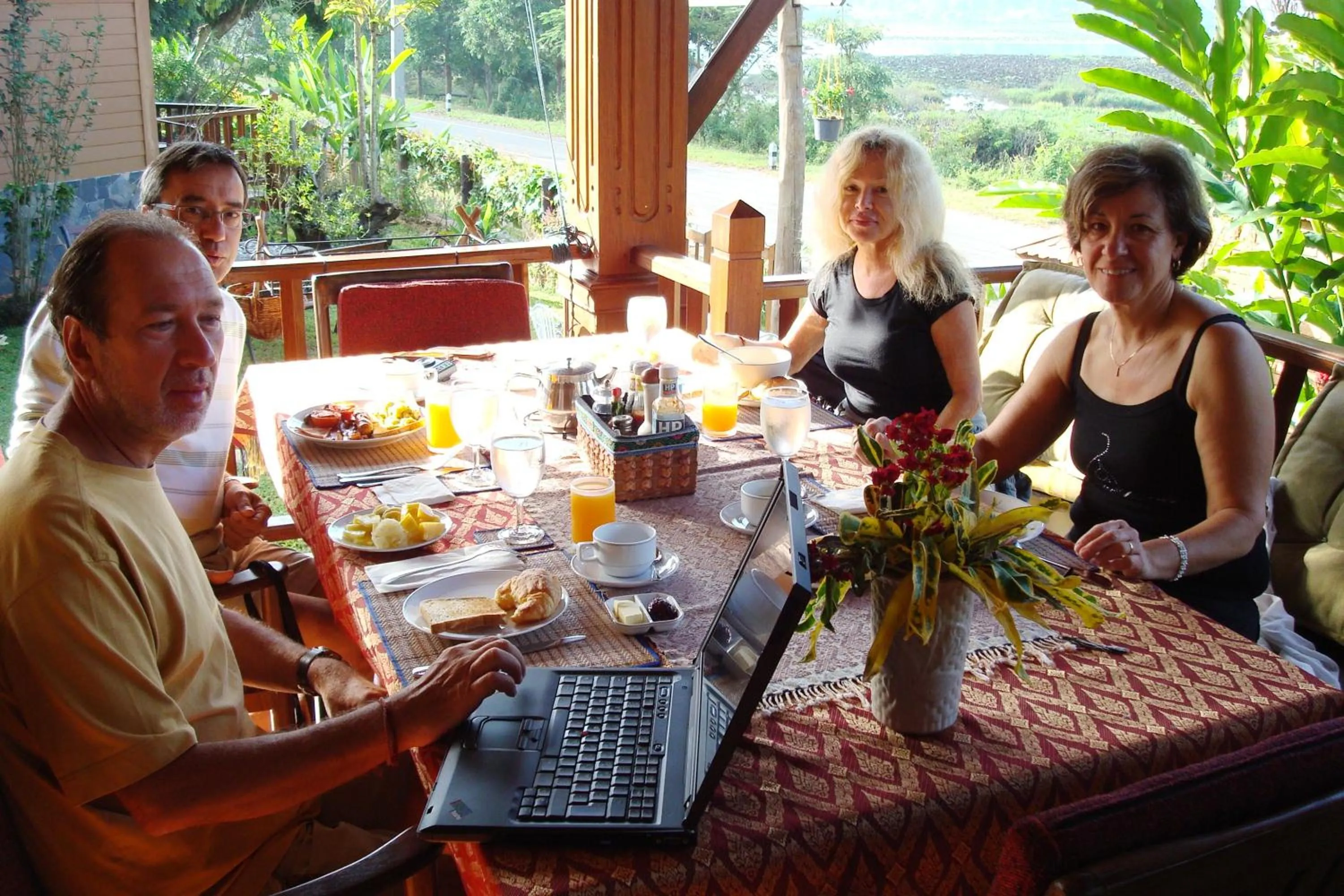 Restaurant/places to eat in Viang Yonok Hotel, Restaurant, Sports Club