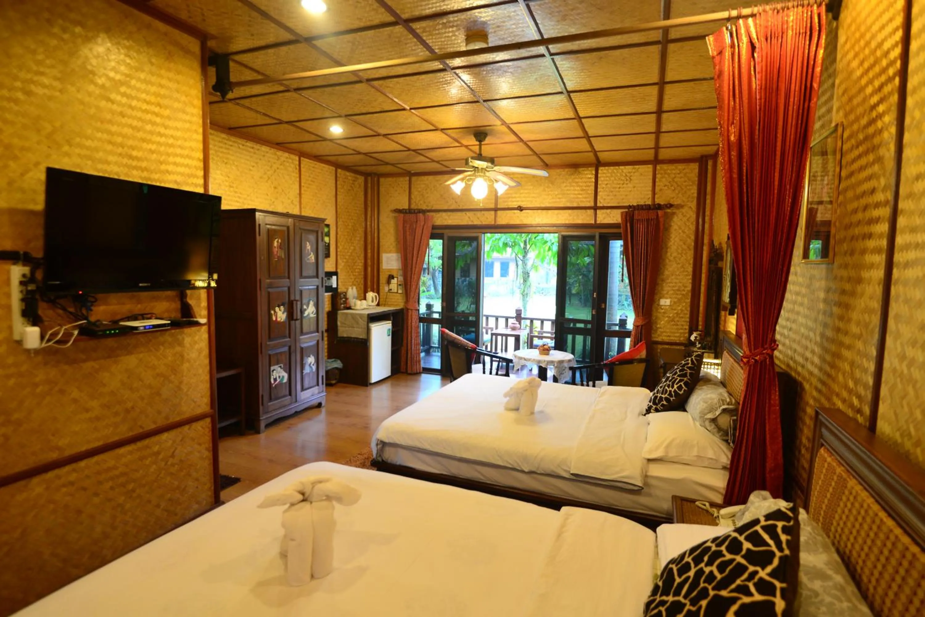 Bedroom, Bed in Viang Yonok Hotel, Restaurant, Sports Club