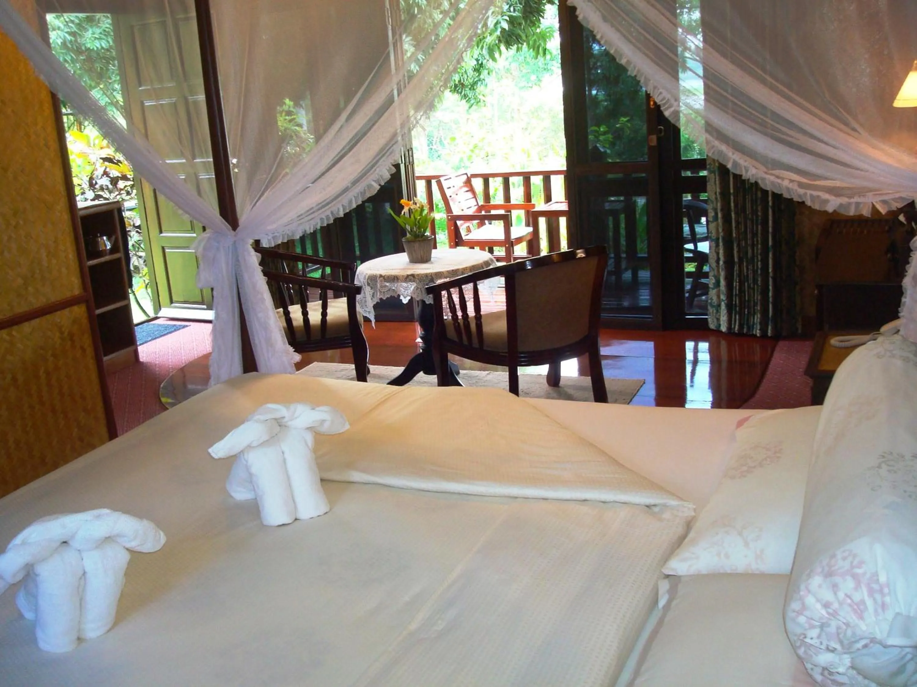 Bed in Viang Yonok Hotel, Restaurant, Sports Club