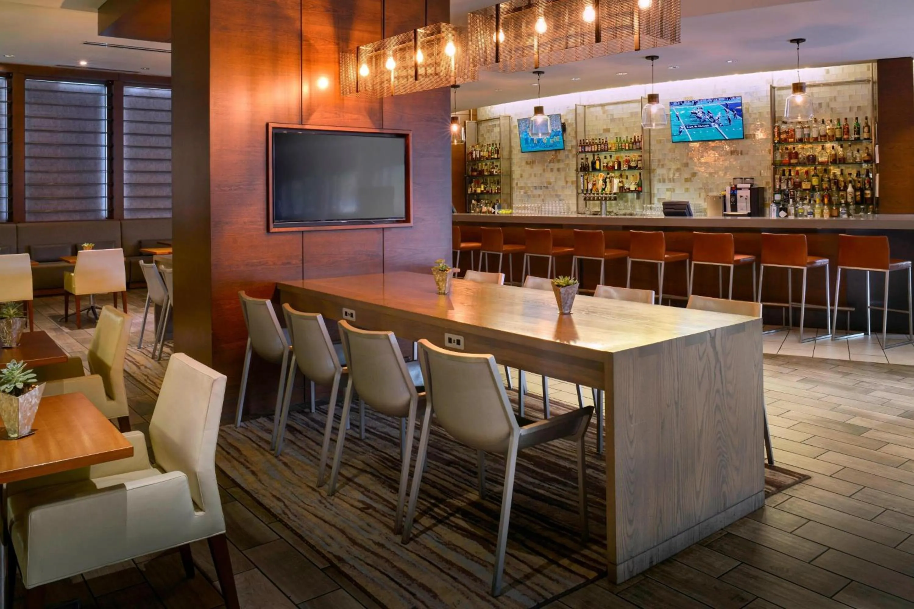 Lounge or bar in Newport News Marriott at City Center