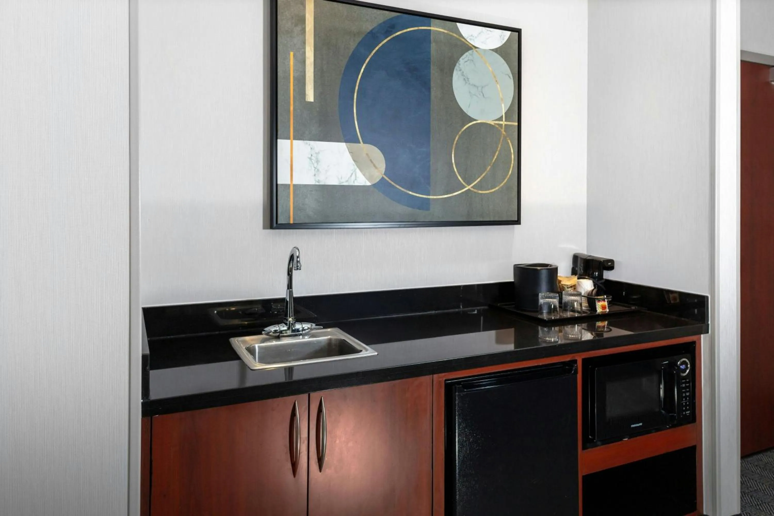 Lounge or bar in Courtyard Pittsburgh Greensburg