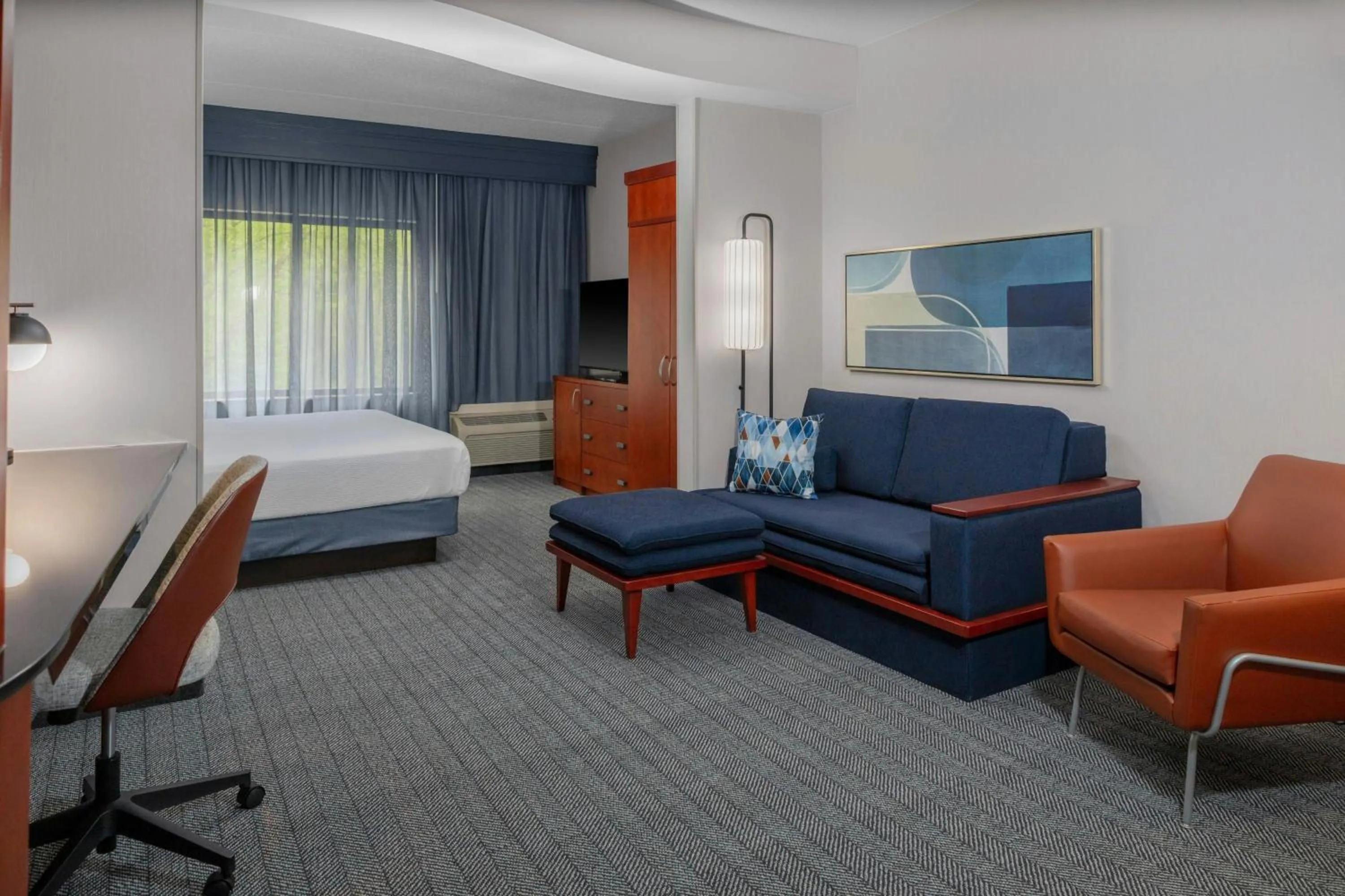 Bedroom in Courtyard Pittsburgh Greensburg