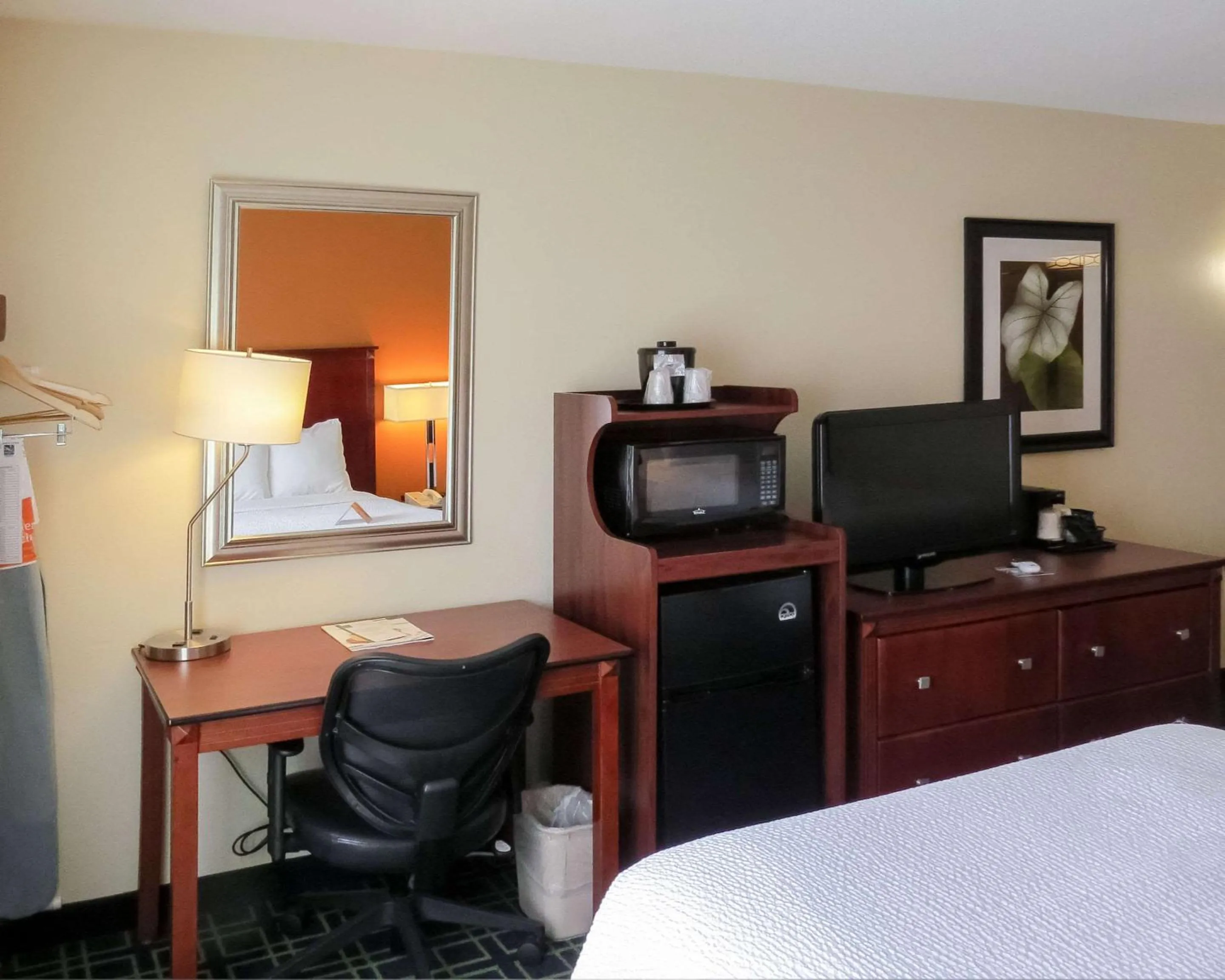 Photo of the whole room, Bed in Quality Inn Cranberry Township