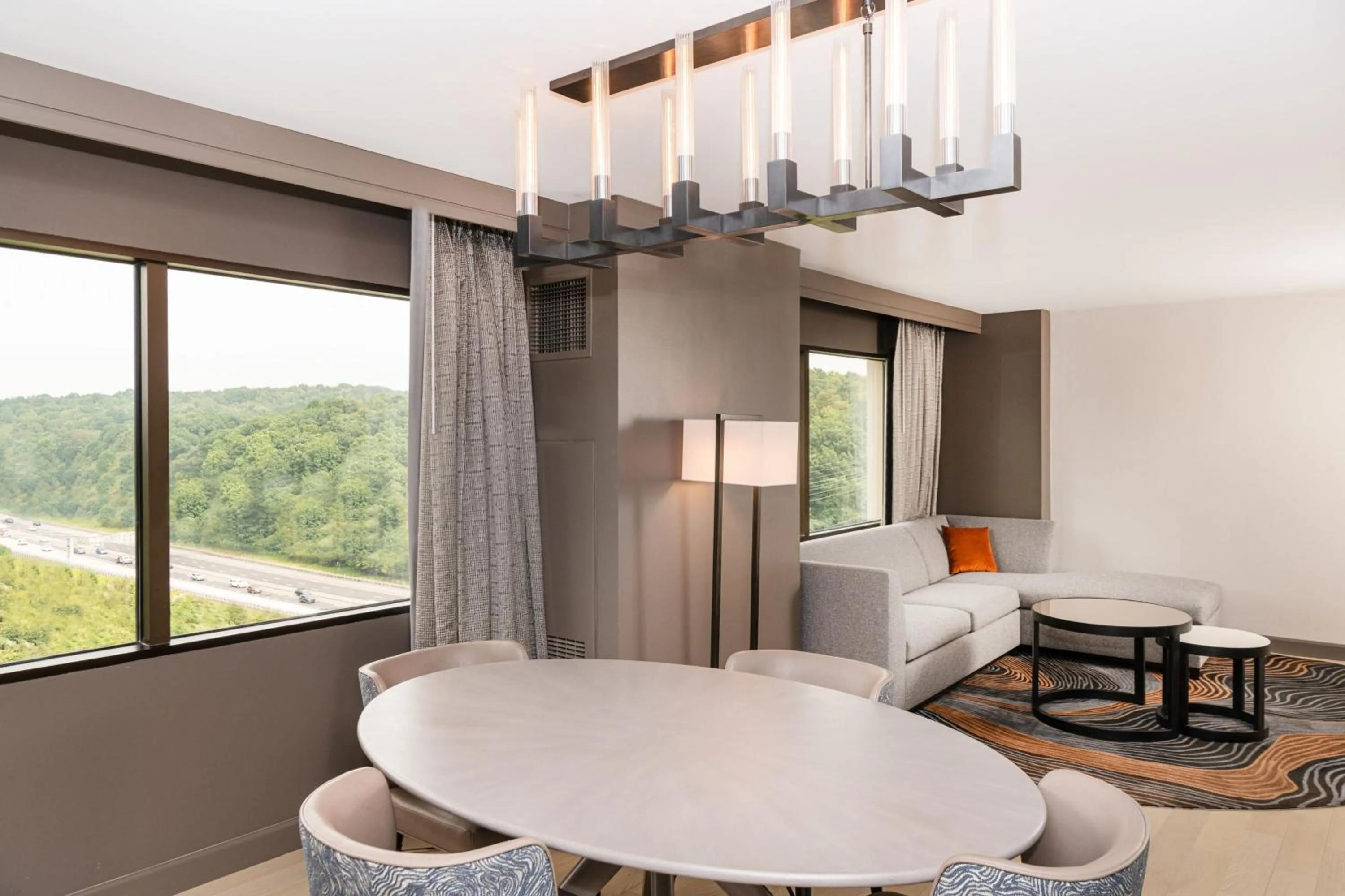 Living room in Pittsburgh Airport Marriott