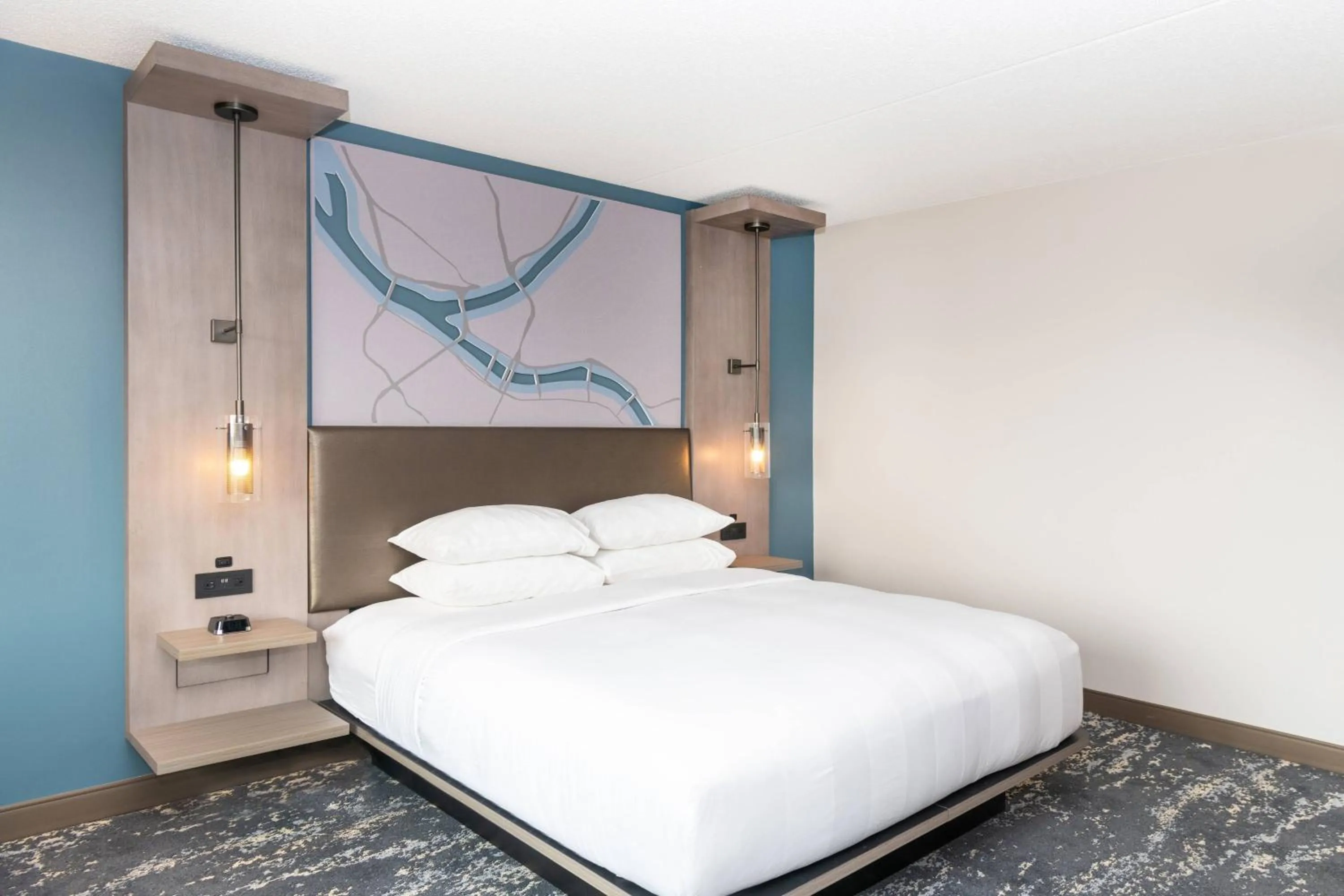 Photo of the whole room, Bed in Pittsburgh Airport Marriott