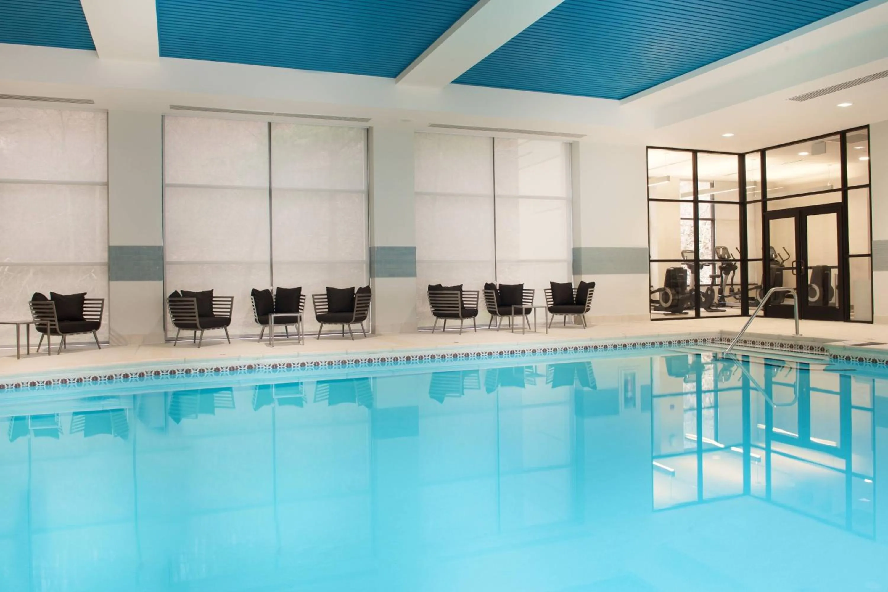 Swimming pool in Pittsburgh Airport Marriott
