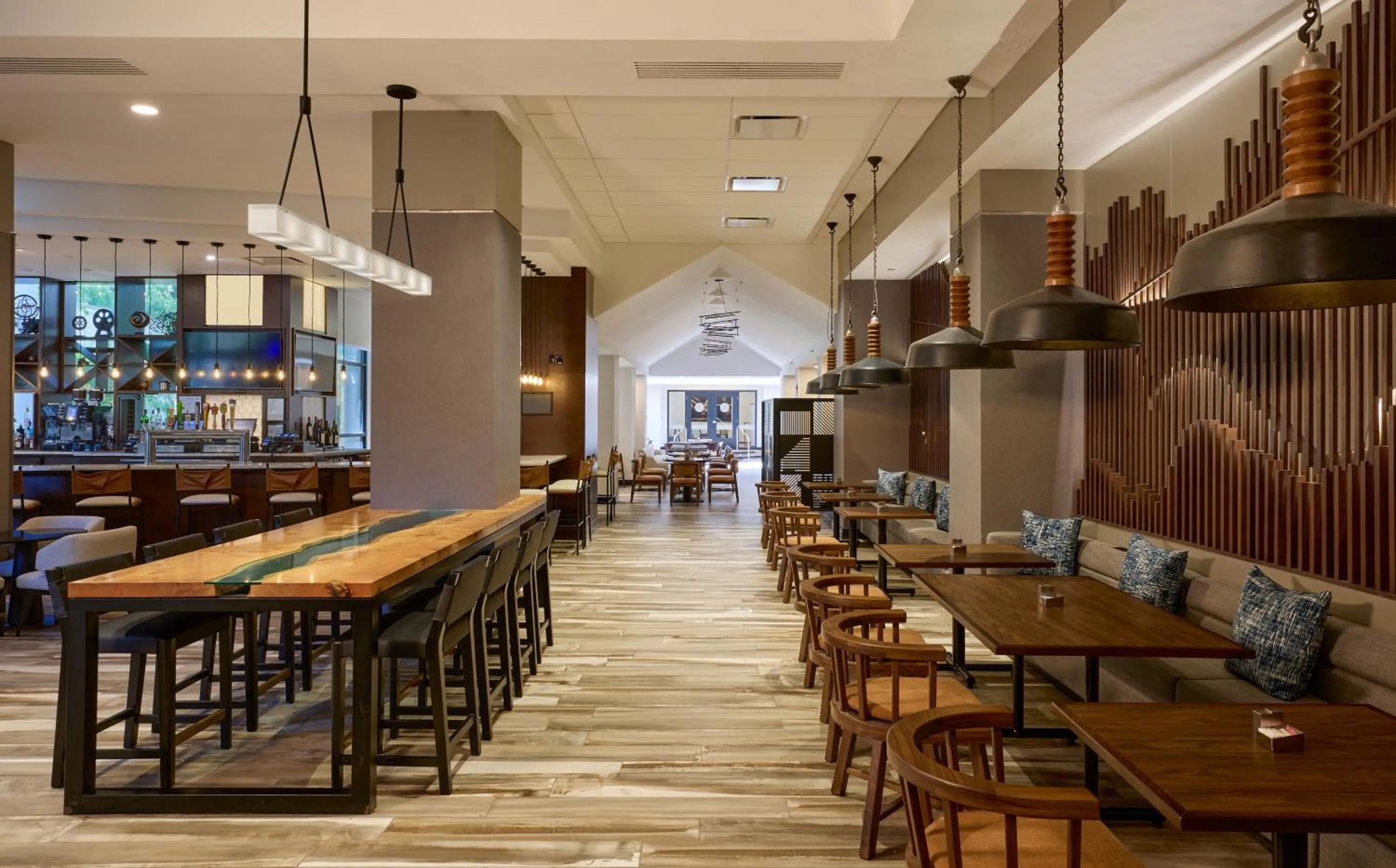 Restaurant/places to eat in Pittsburgh Airport Marriott