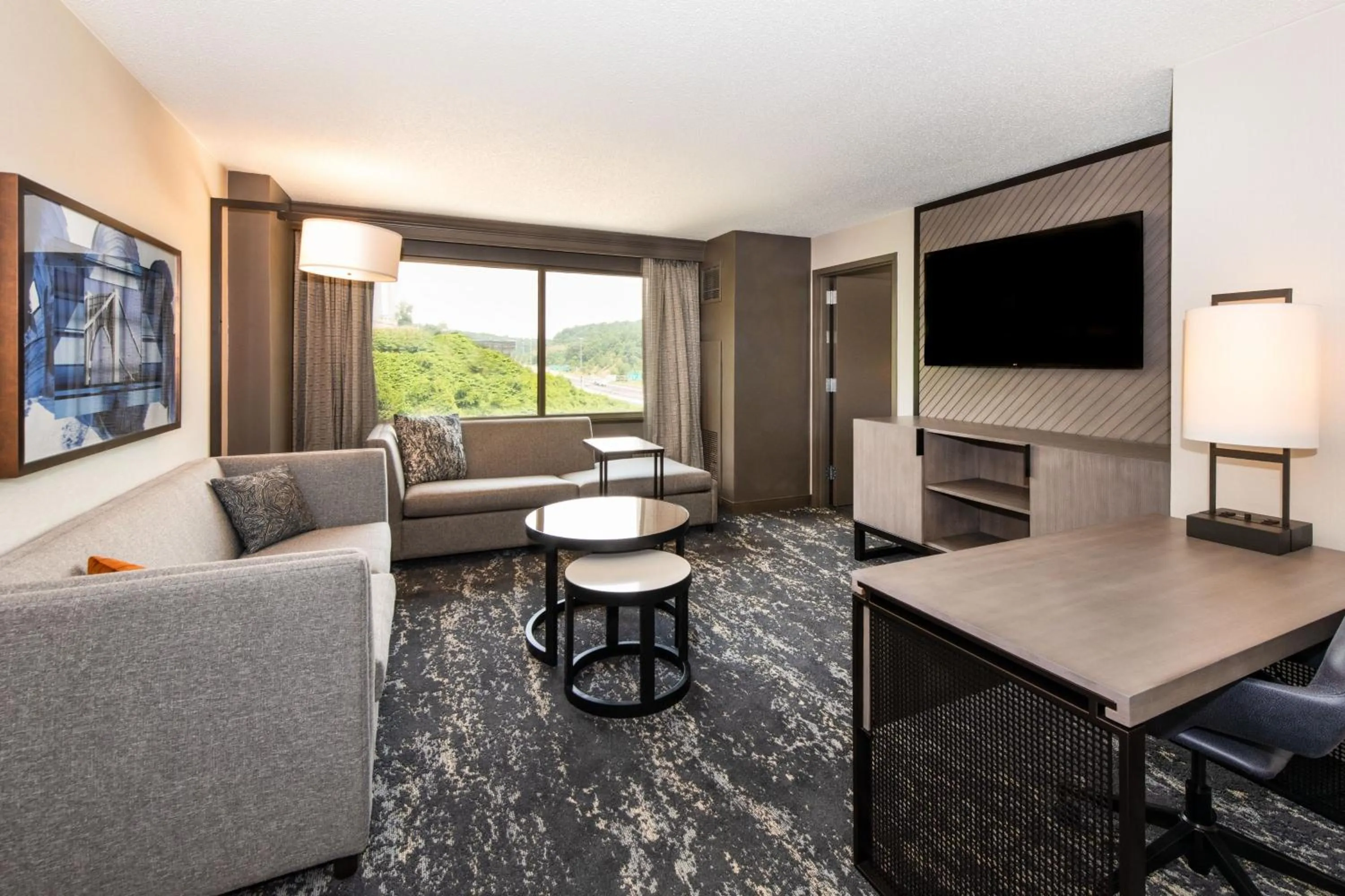 Living room in Pittsburgh Airport Marriott