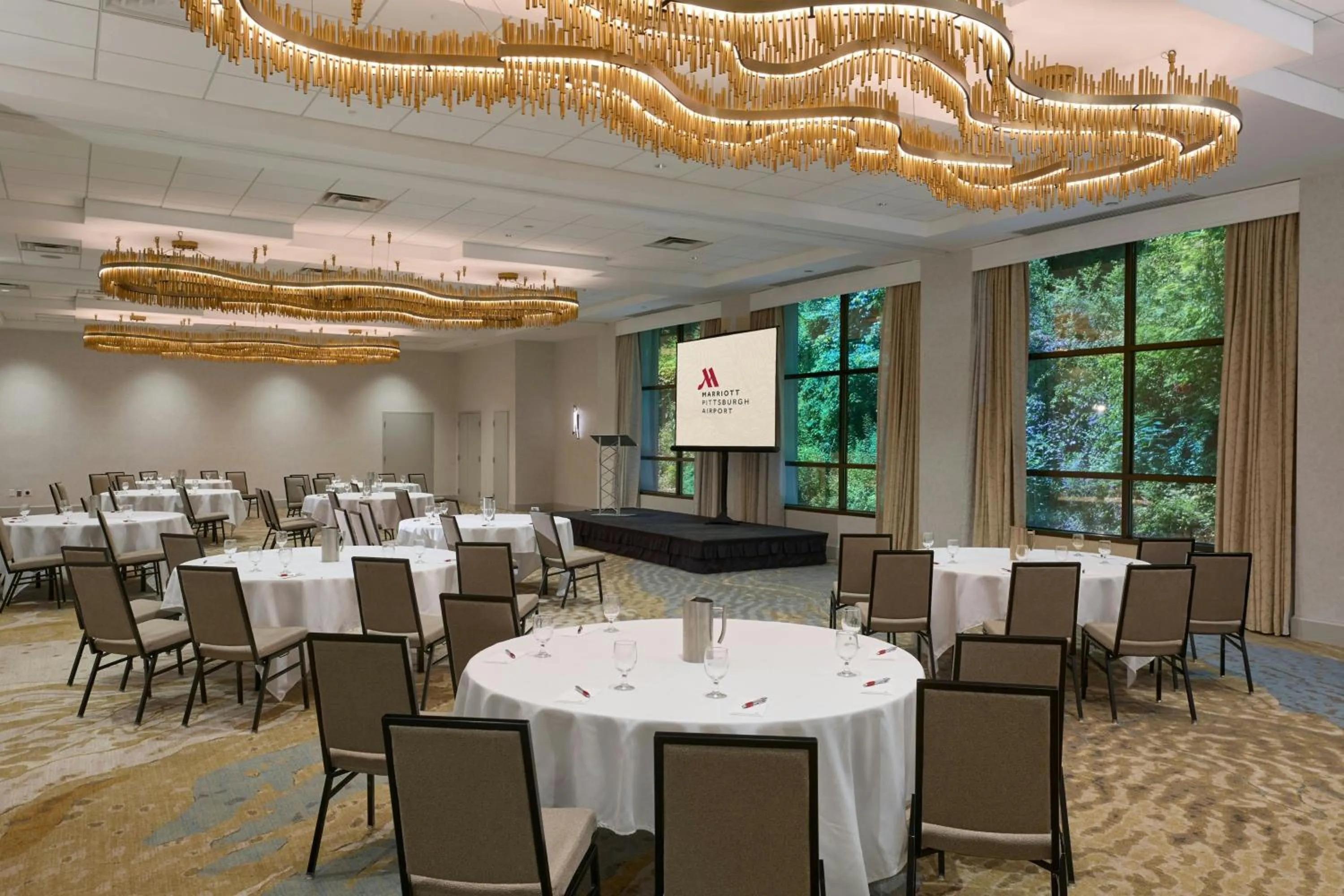 Meeting/conference room in Pittsburgh Airport Marriott