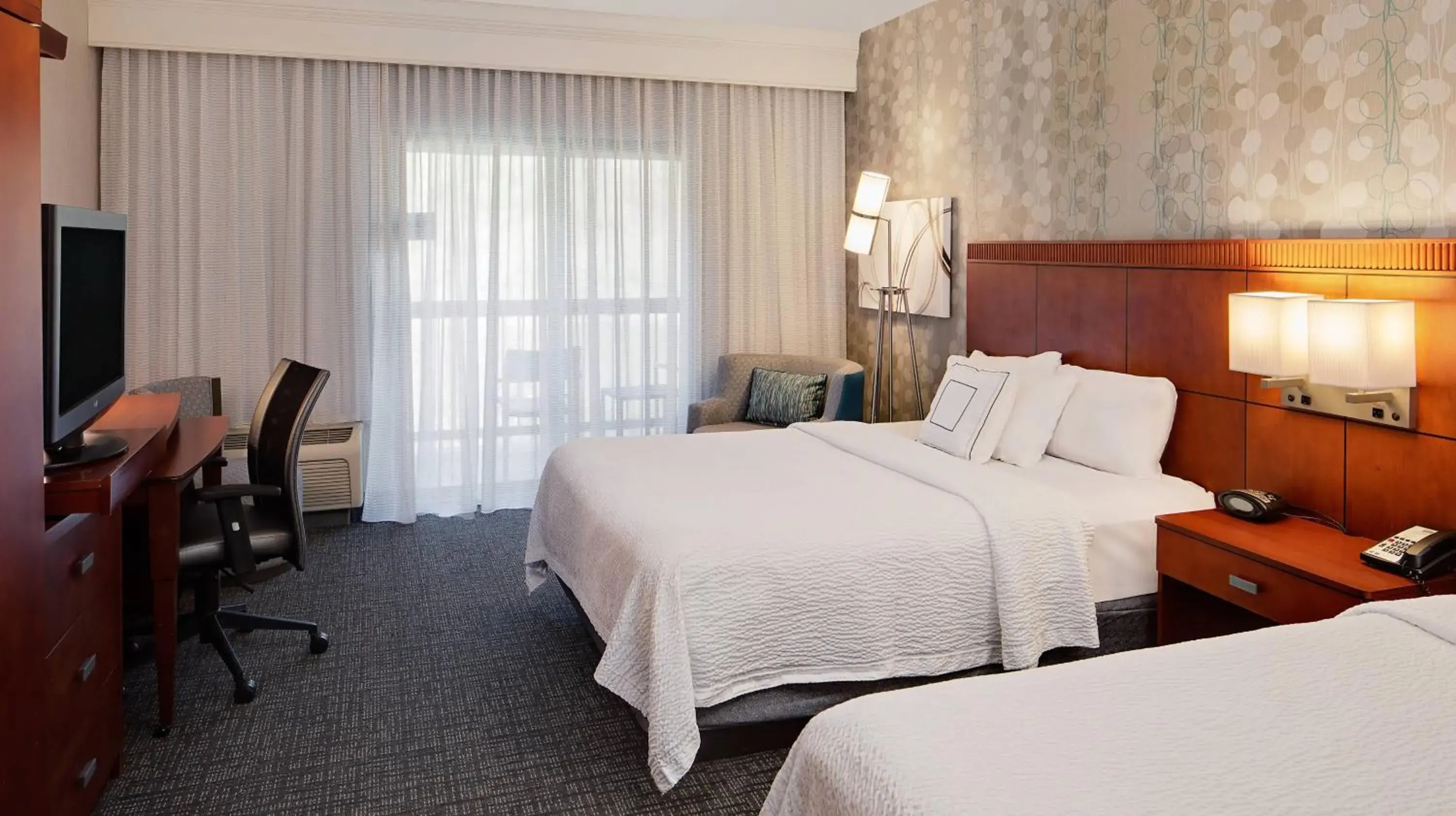 Deluxe Queen Room with Two Queen Beds in Courtyard by Marriott Pittsburgh West Homestead Waterfront Deluxe Queen Room with Two Queen Beds in Courtyard by Marriott Pittsburgh West Homestead Waterfront