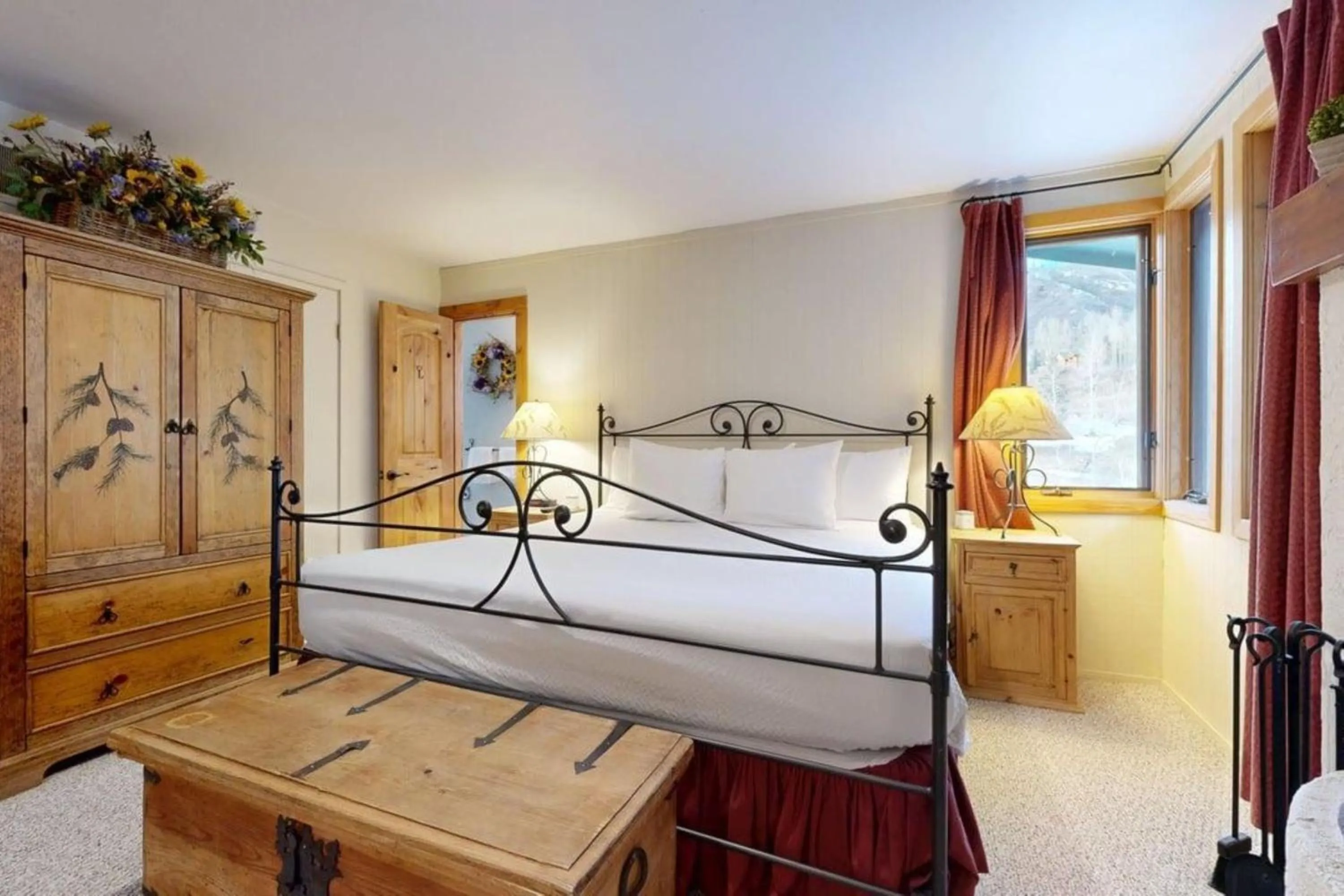 Bed in Tamarack Townhomes - CoralTree Residence Collection