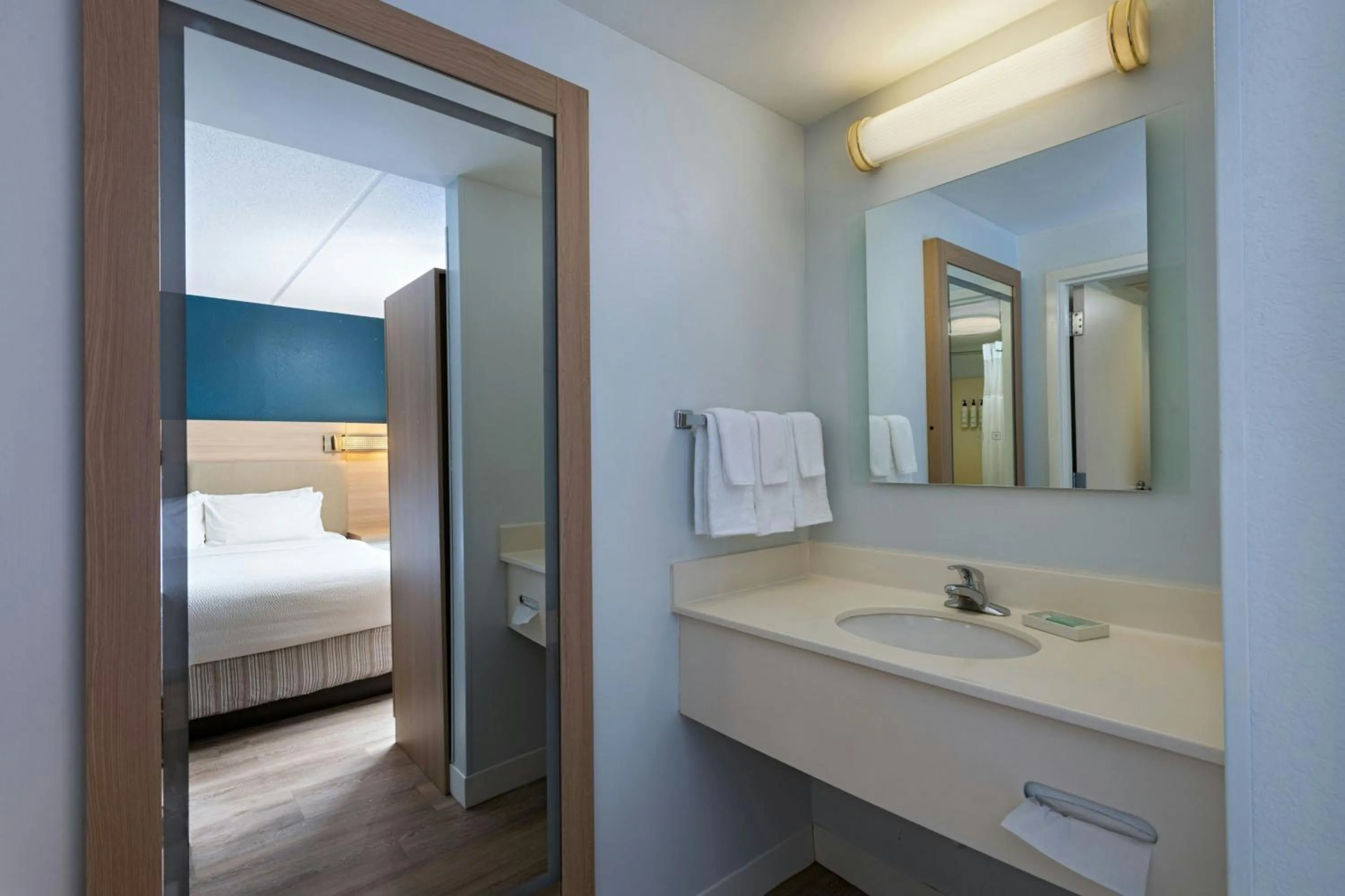 Bathroom, Bed in SpringHill Suites by Marriott Pittsburgh Washington