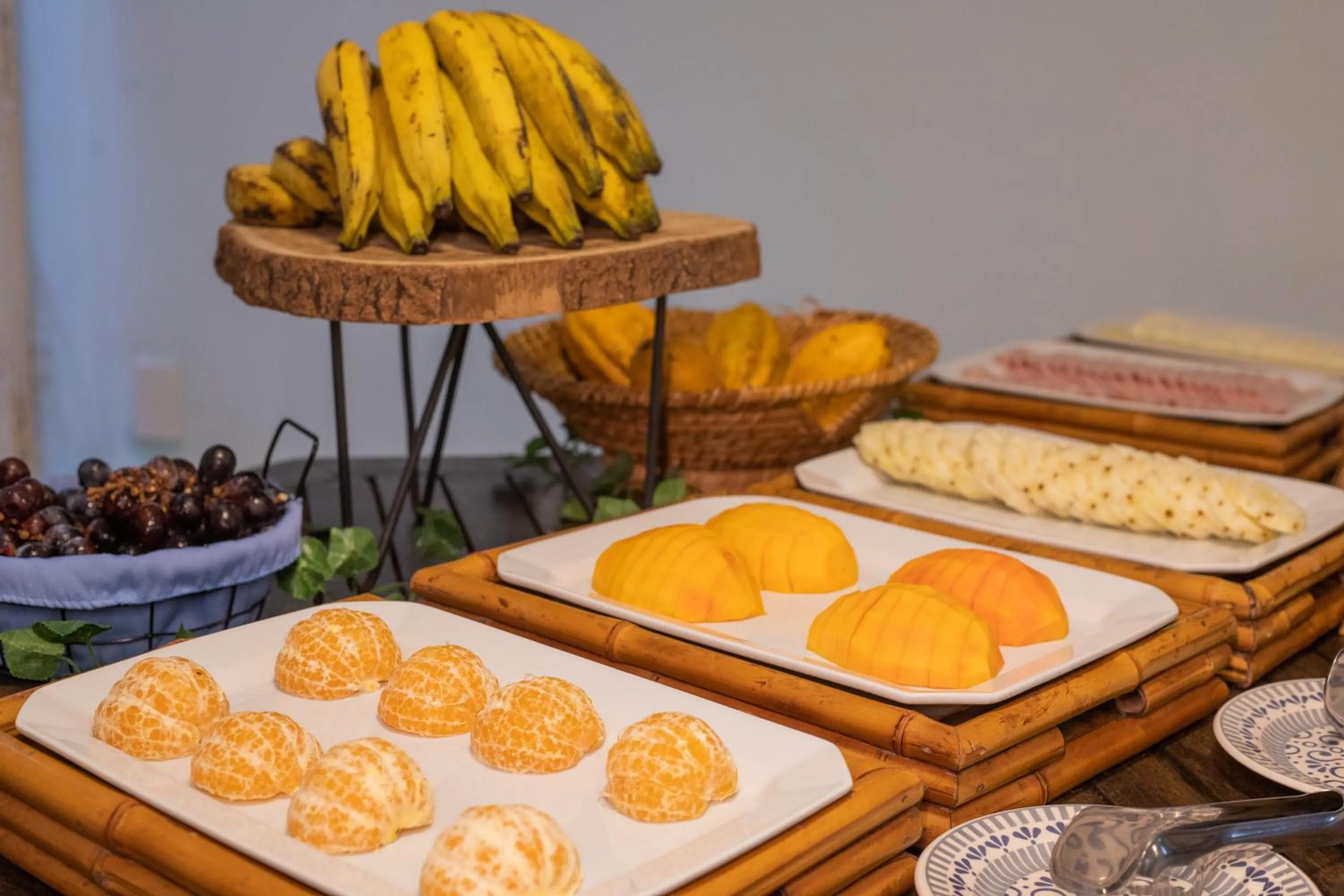 Buffet breakfast in Pousada Vila do Dengo