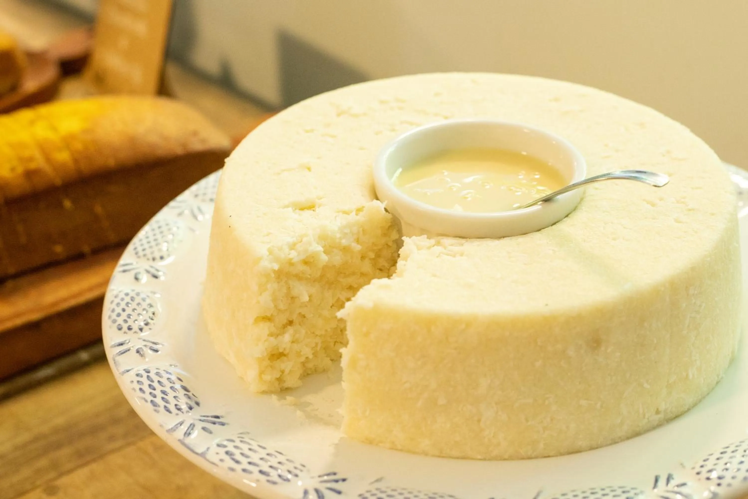 Buffet breakfast in Pousada Vila do Dengo