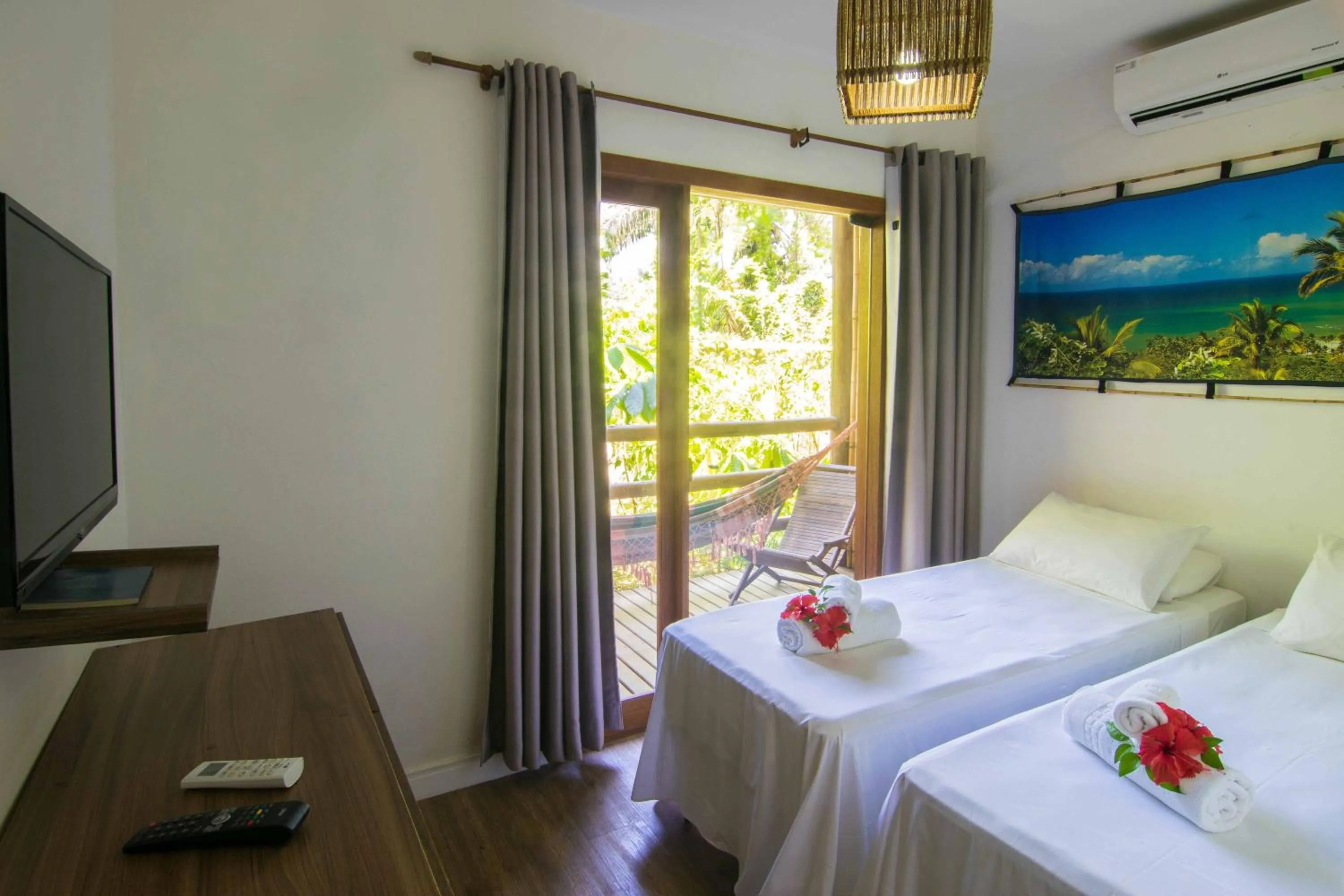 Bedroom, Bed in Pousada Vila do Dengo