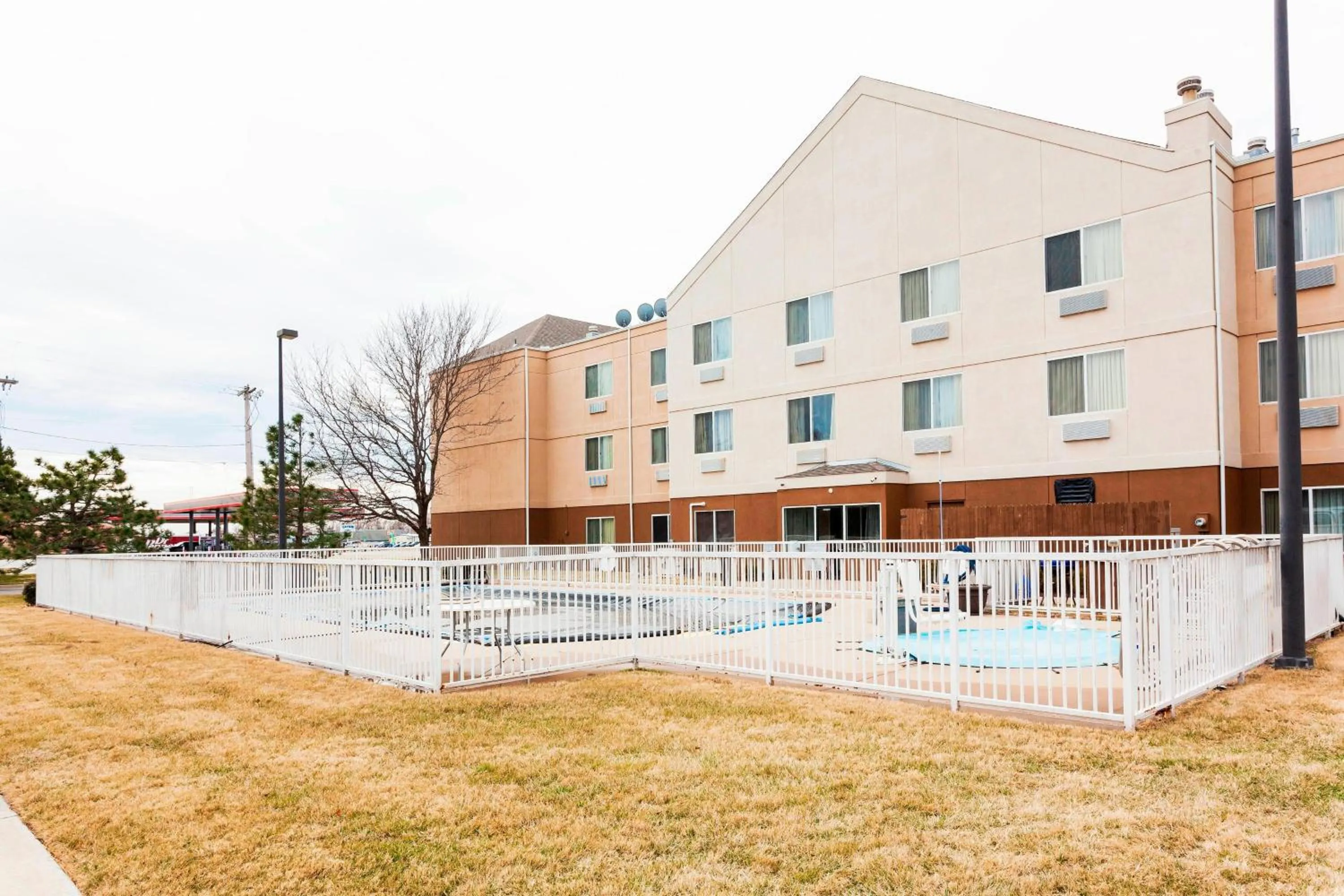 Swimming pool in Fairfield Inn by Marriott Ponca City