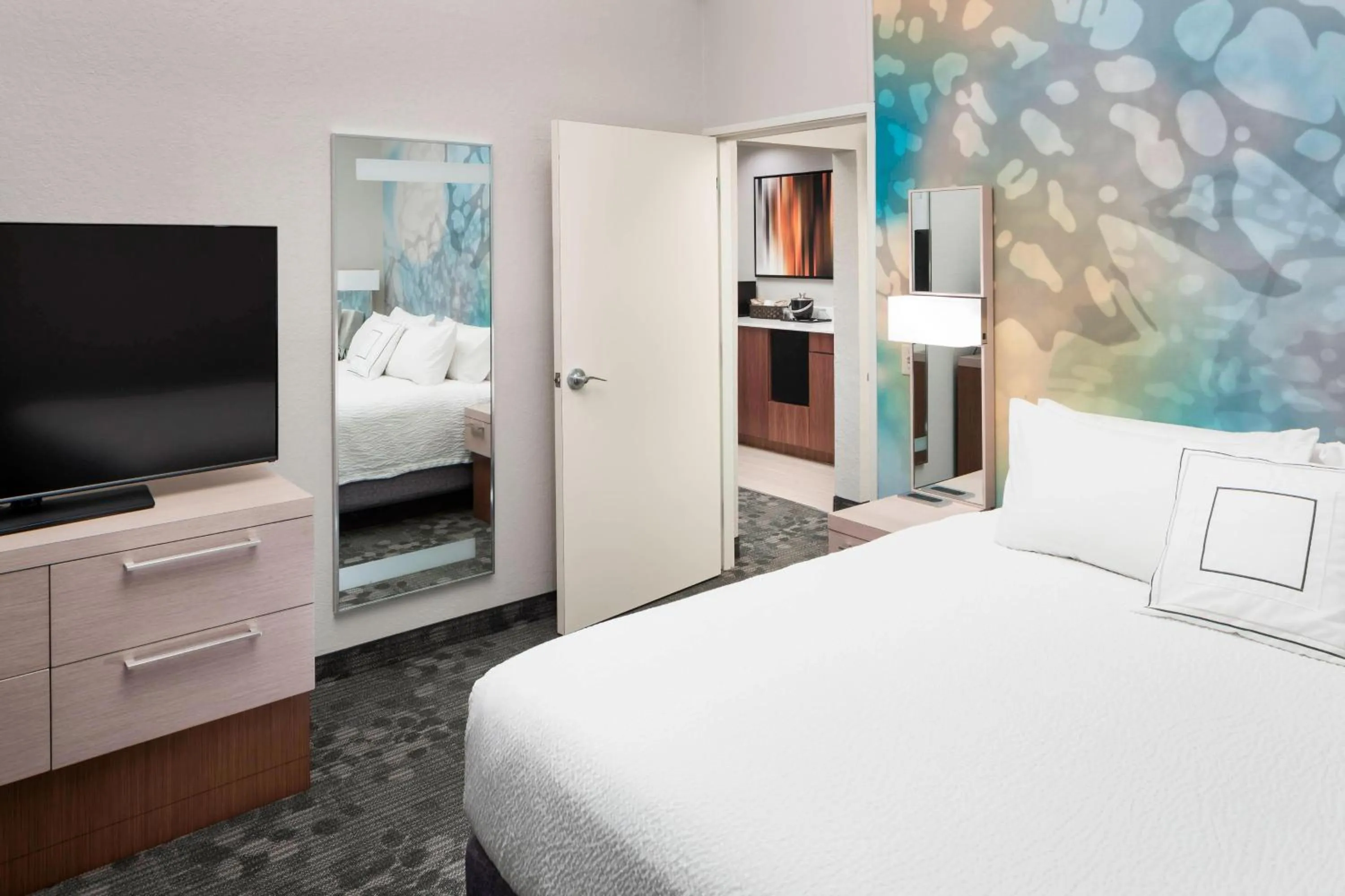 Bedroom, Bed in Courtyard by Marriott Pensacola