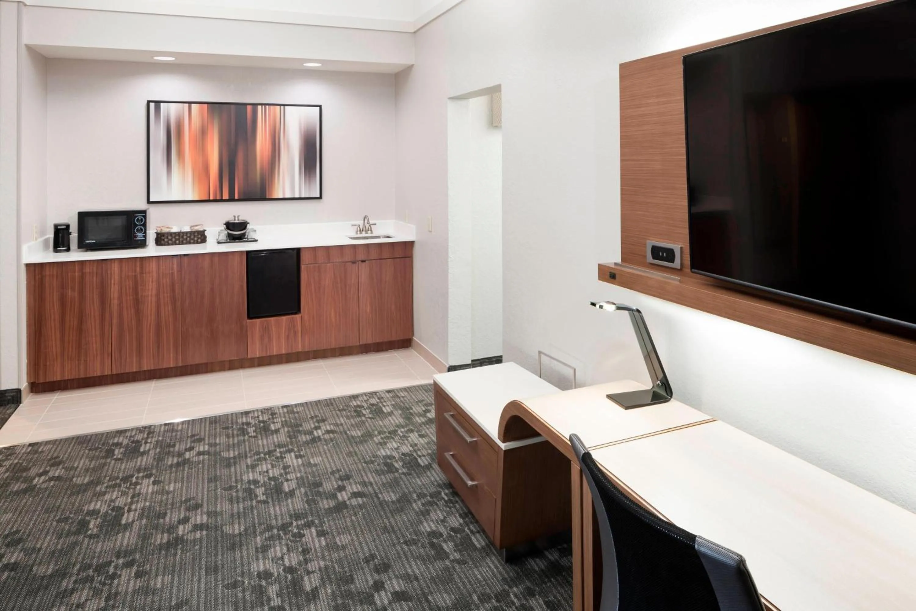 Photo of the whole room in Courtyard by Marriott Pensacola