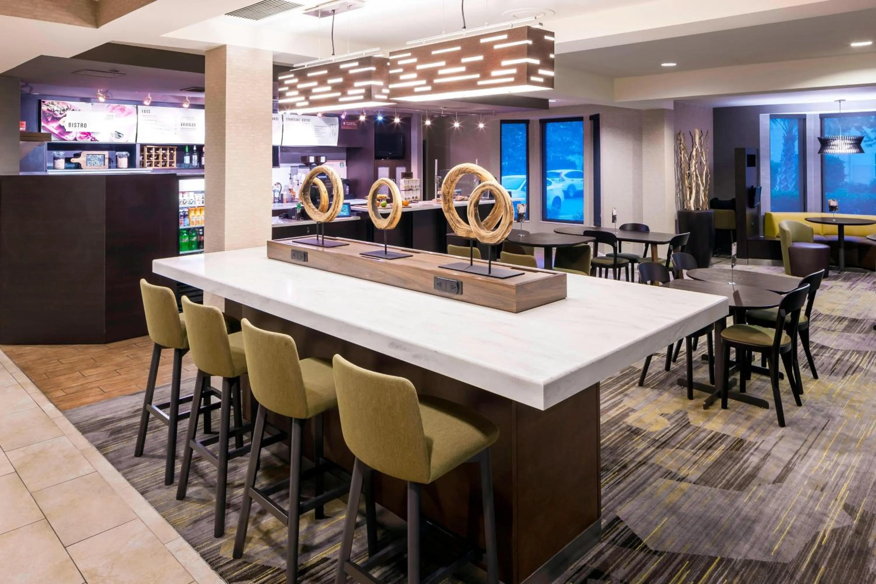 Restaurant/places to eat in Courtyard by Marriott Pensacola