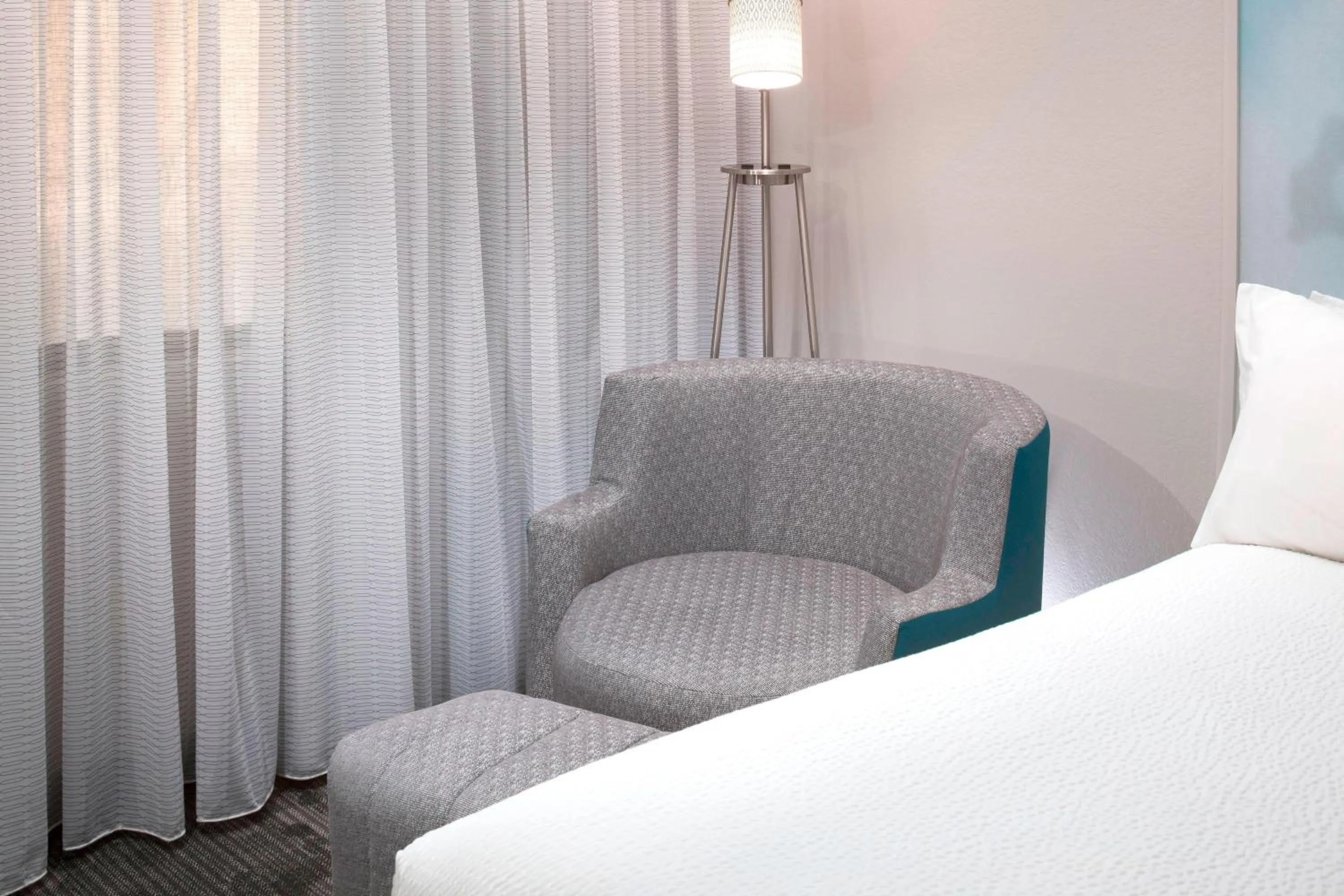 Photo of the whole room, Bed in Courtyard by Marriott Pensacola