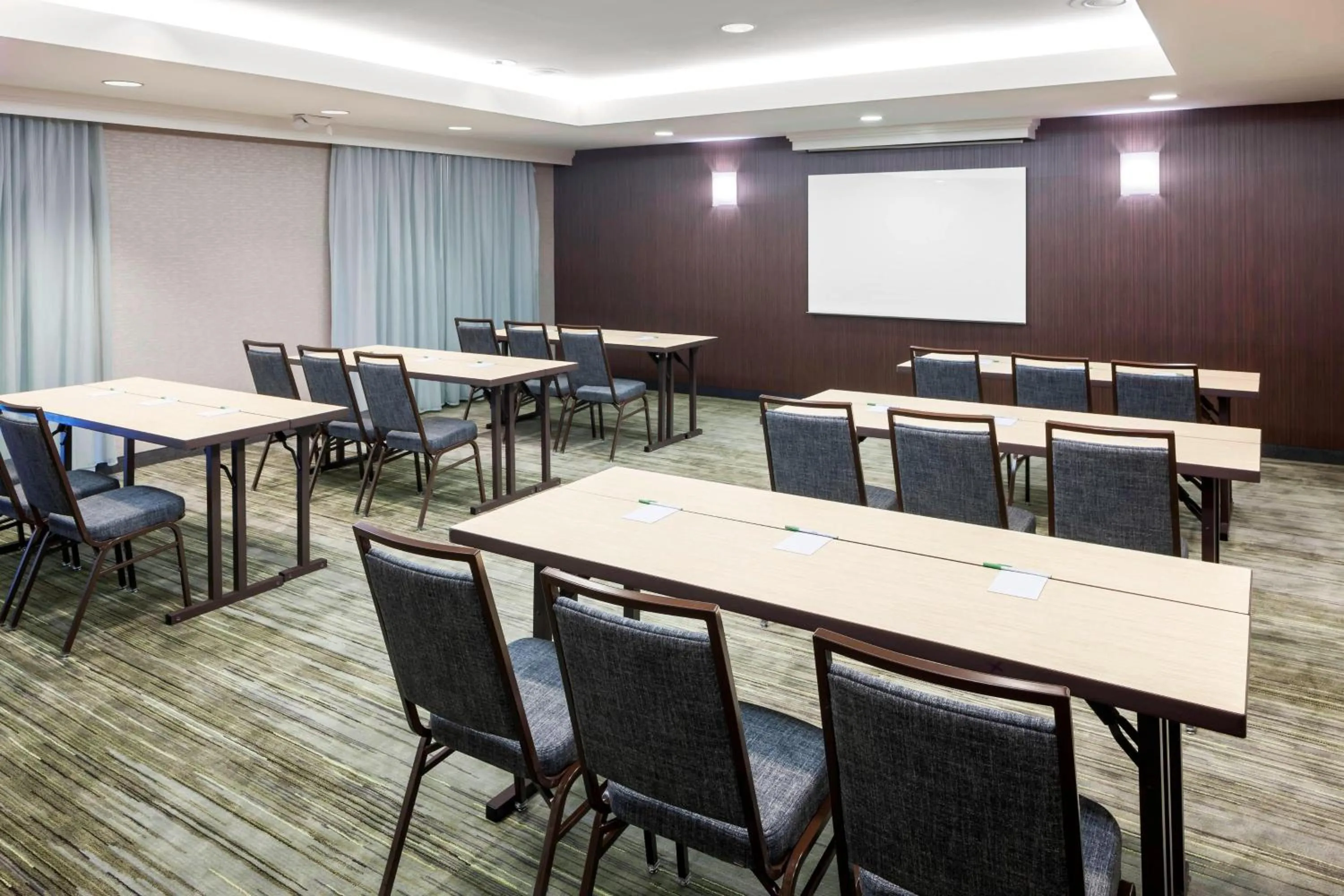 Meeting/conference room in Courtyard by Marriott Pensacola