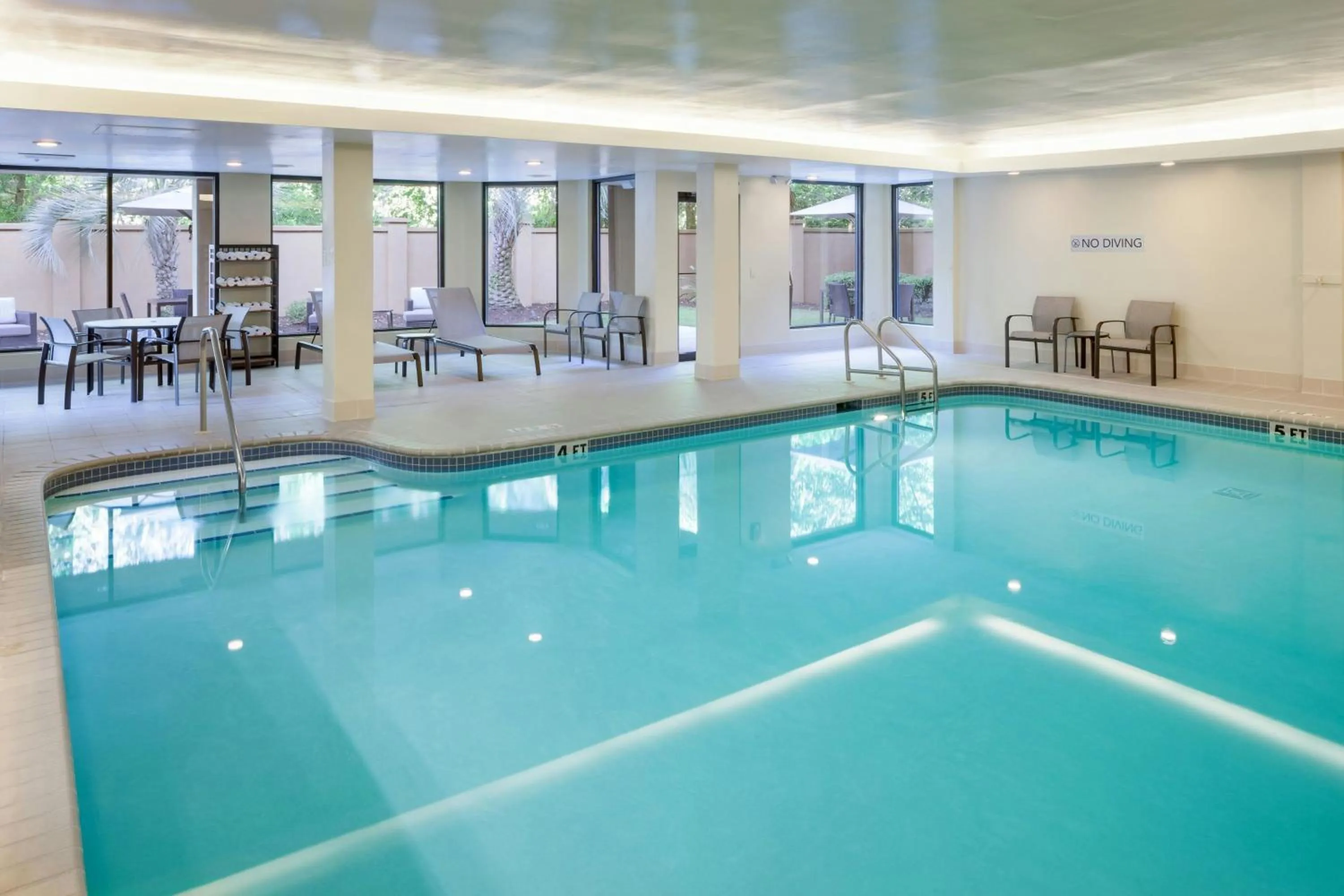 Swimming pool in Courtyard by Marriott Pensacola