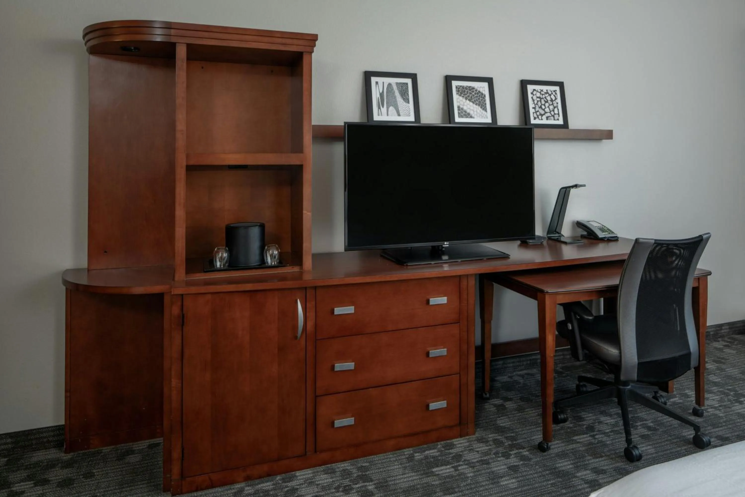 Photo of the whole room in Courtyard Gulf Shores Craft Farms