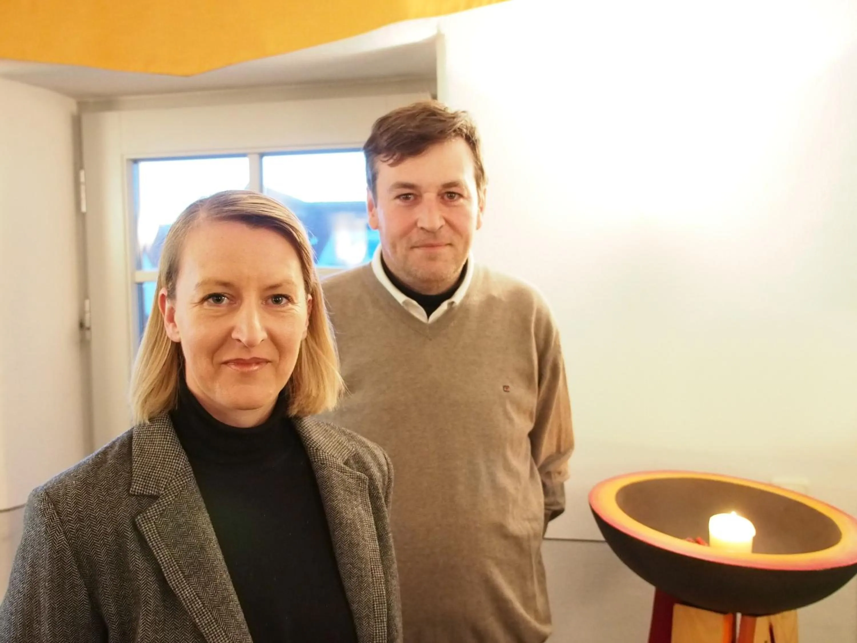 People in Rotes Ross Marktbergel