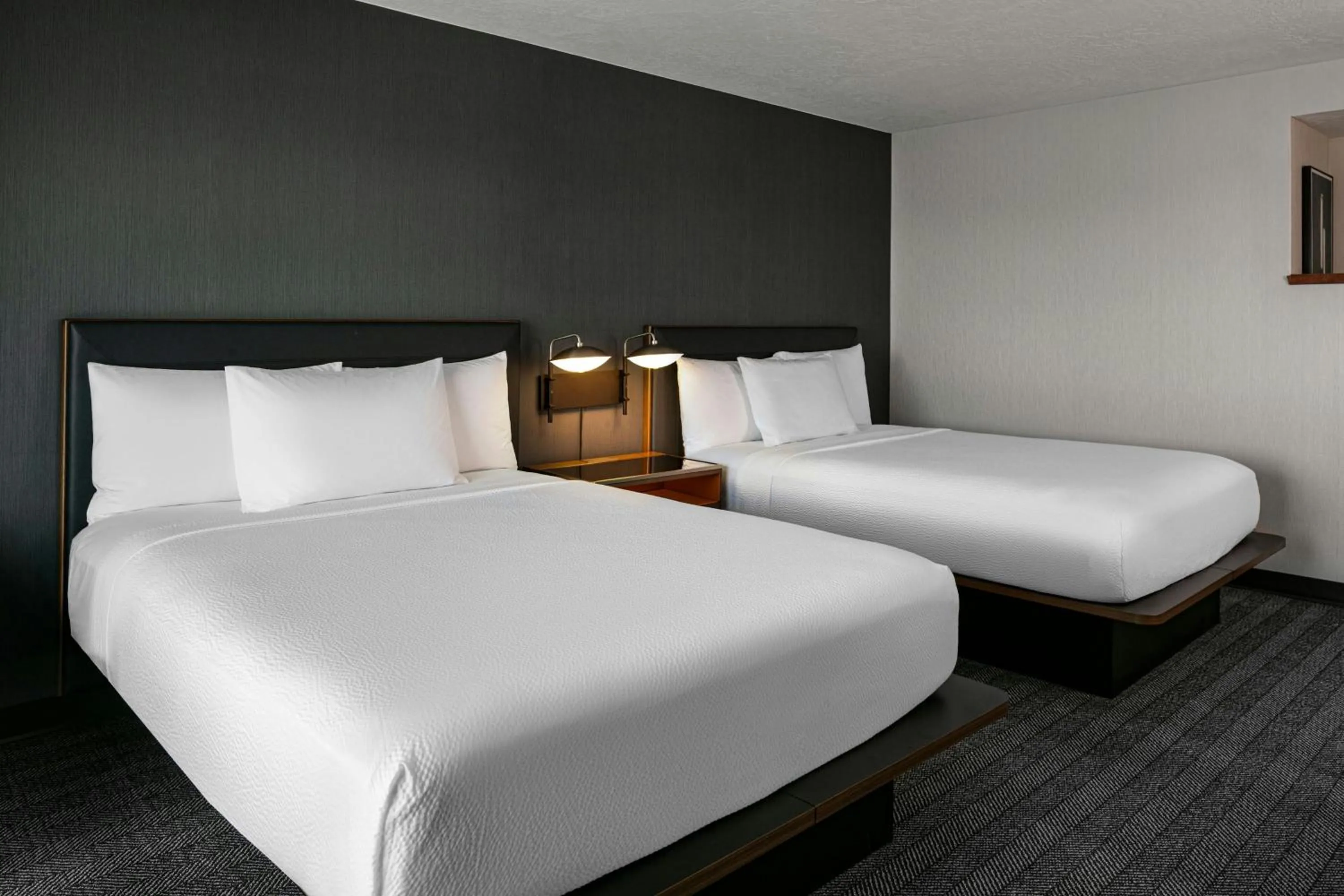 Bedroom, Bed in Courtyard Richland Columbia Point