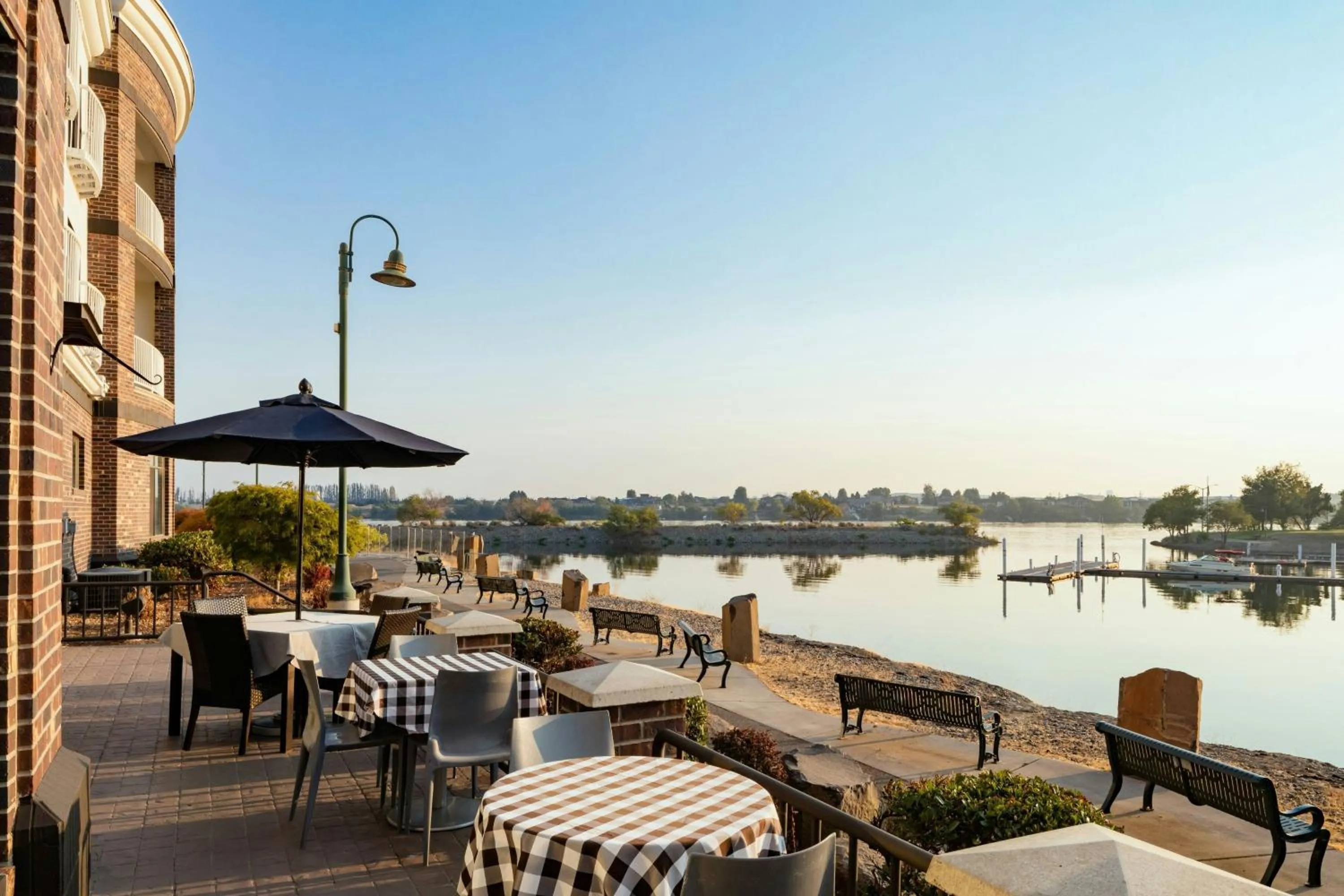 Restaurant/places to eat in Courtyard Richland Columbia Point