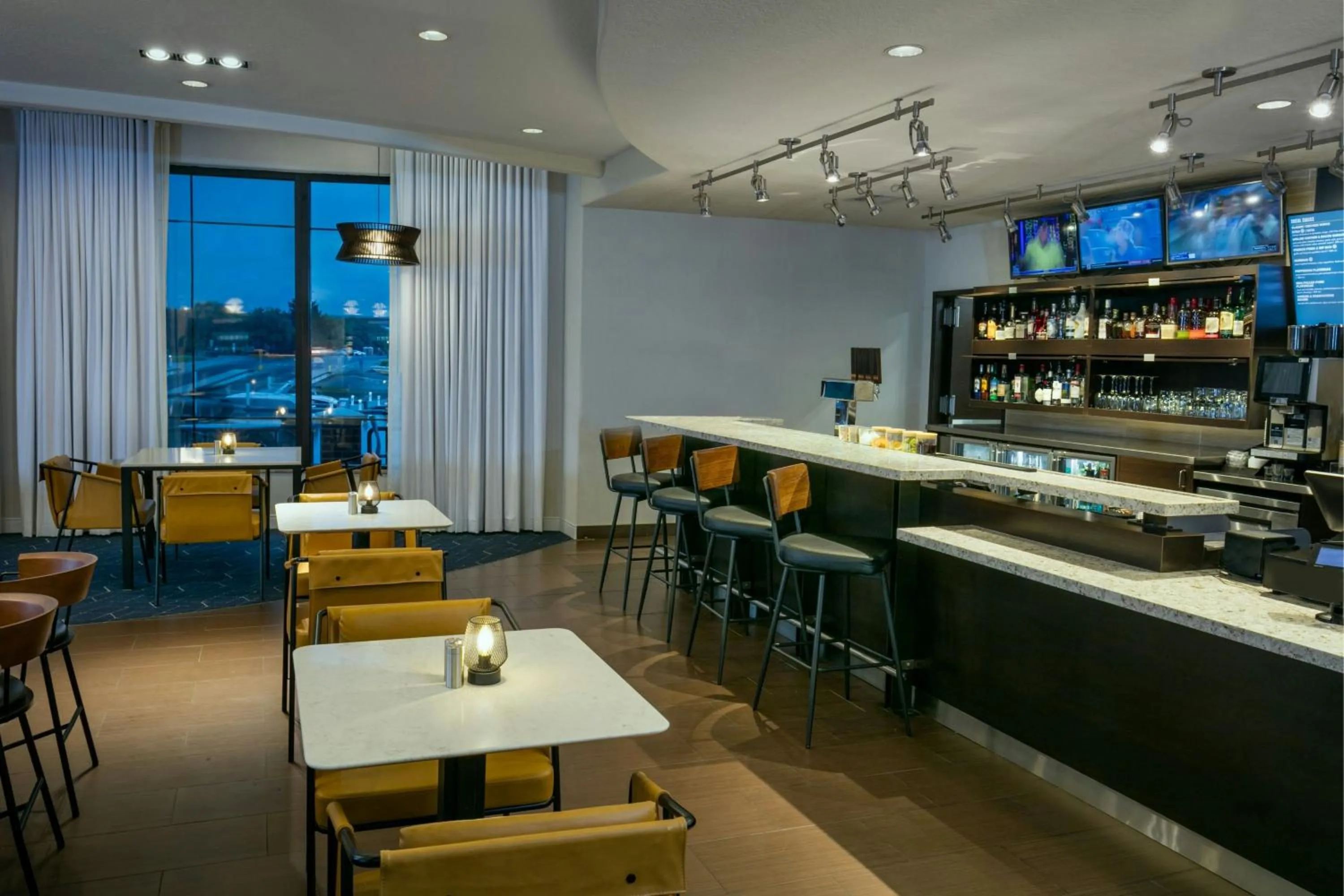 Restaurant/places to eat in Courtyard Richland Columbia Point