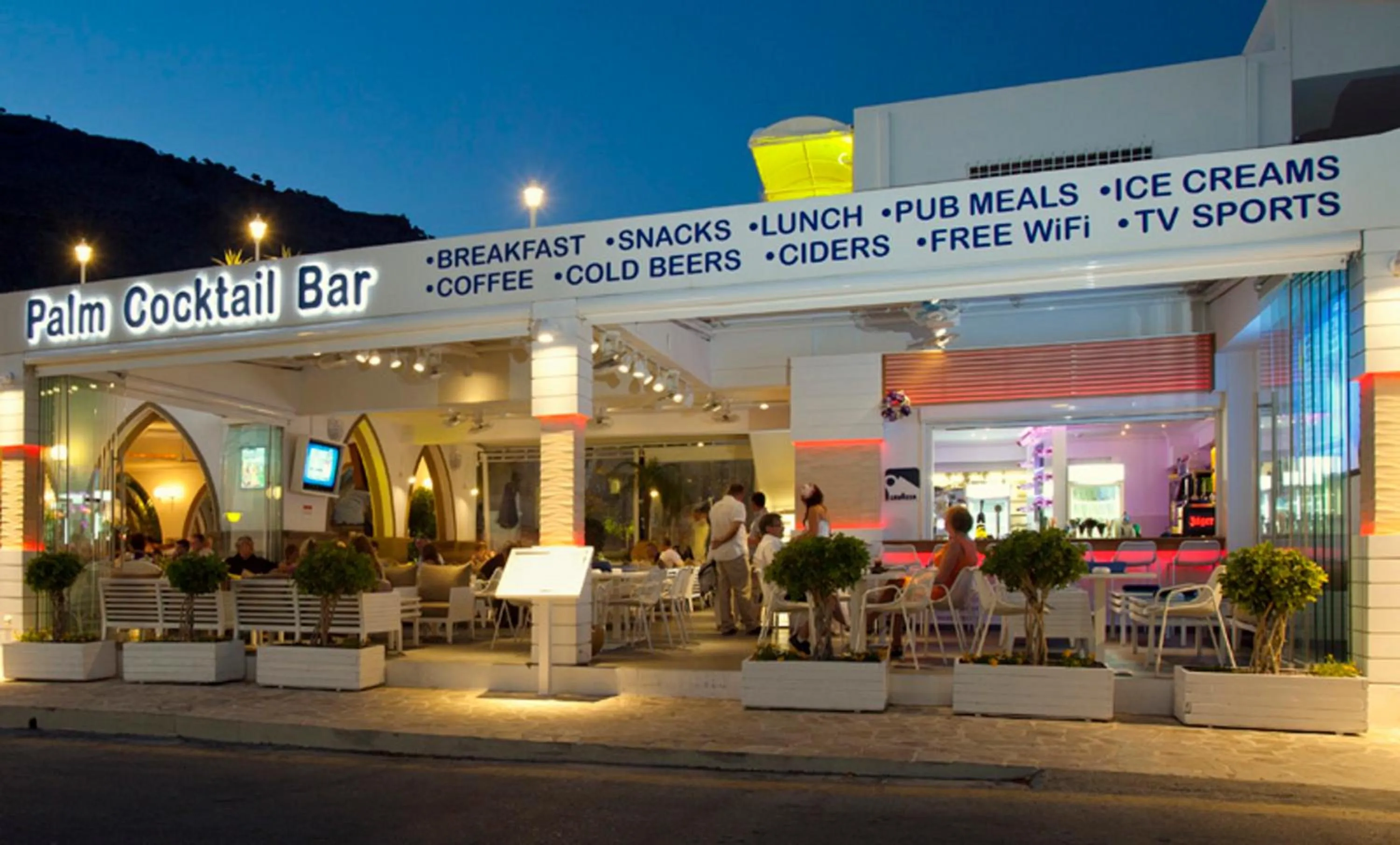 Restaurant/places to eat in Pefkos Beach Studios & Apartments