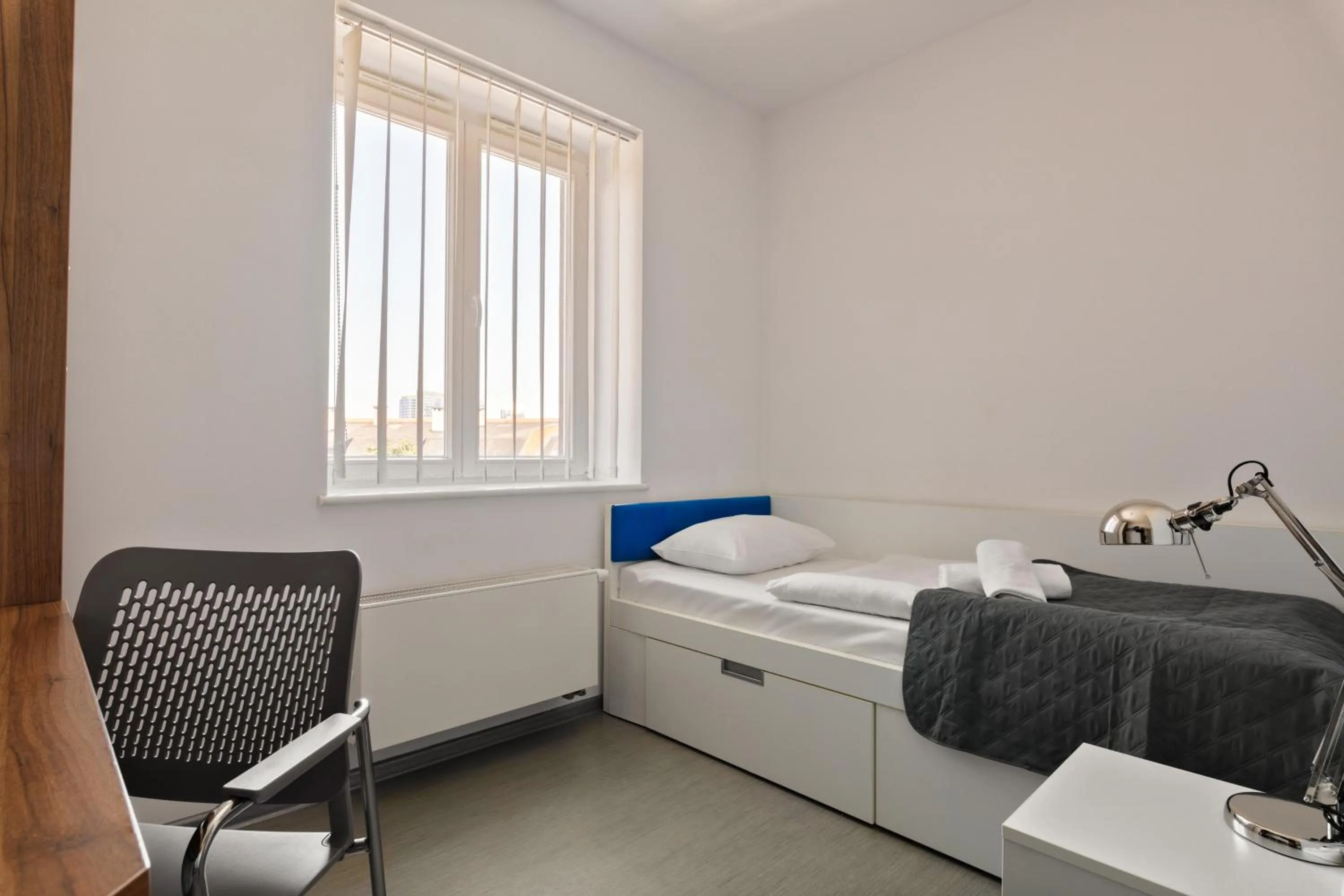 Photo of the whole room, Bed in Esperanto Home