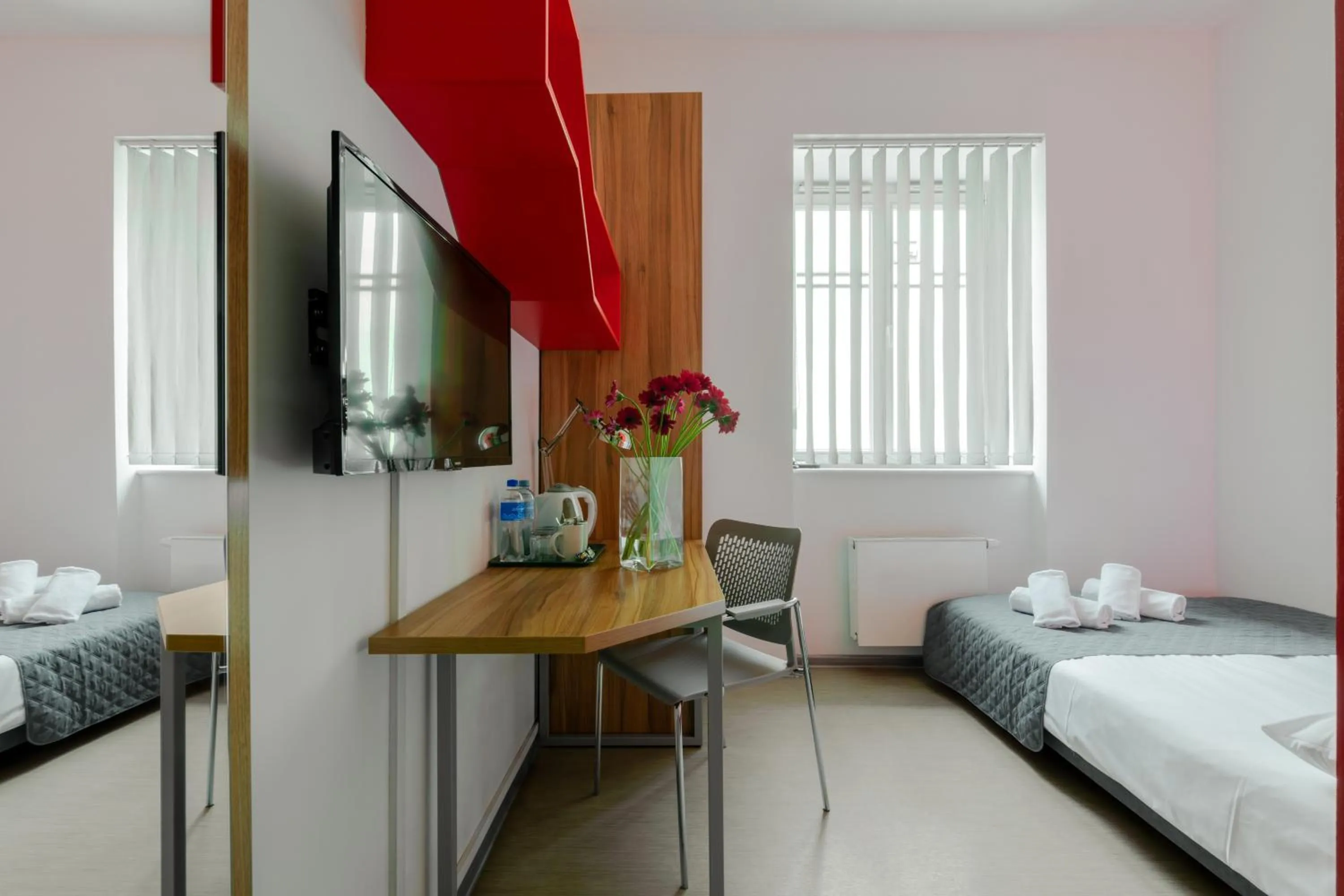 Photo of the whole room, Bed in Esperanto Home