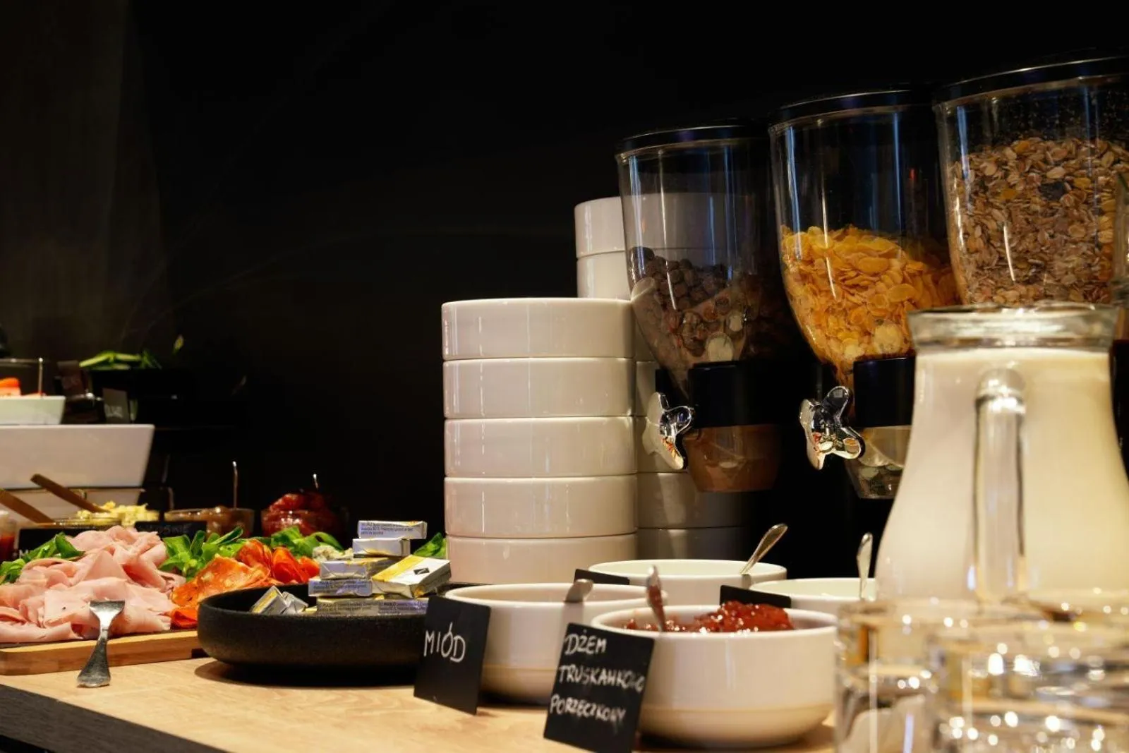 Buffet breakfast in Esperanto Home