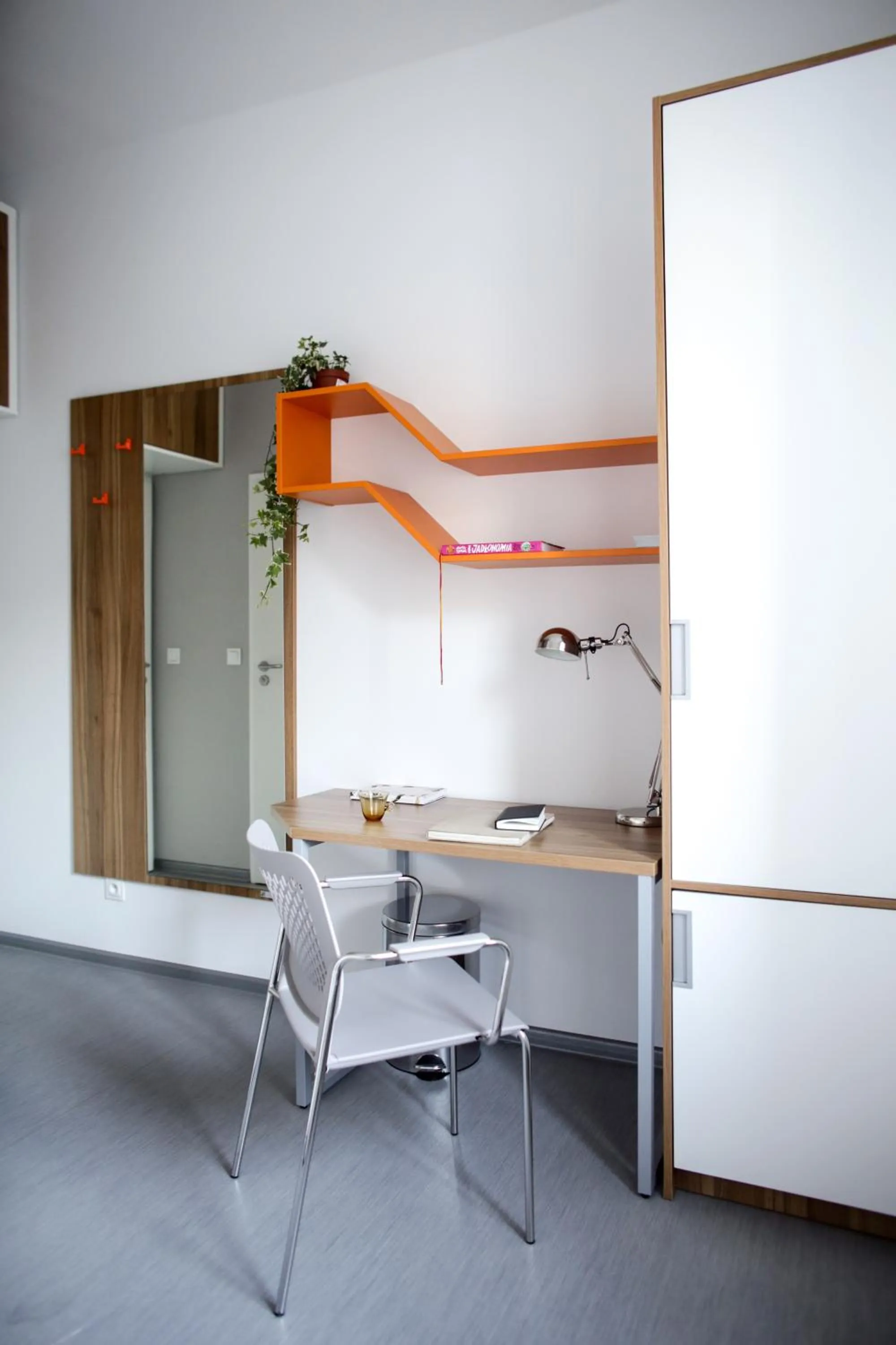 Photo of the whole room in Esperanto Home