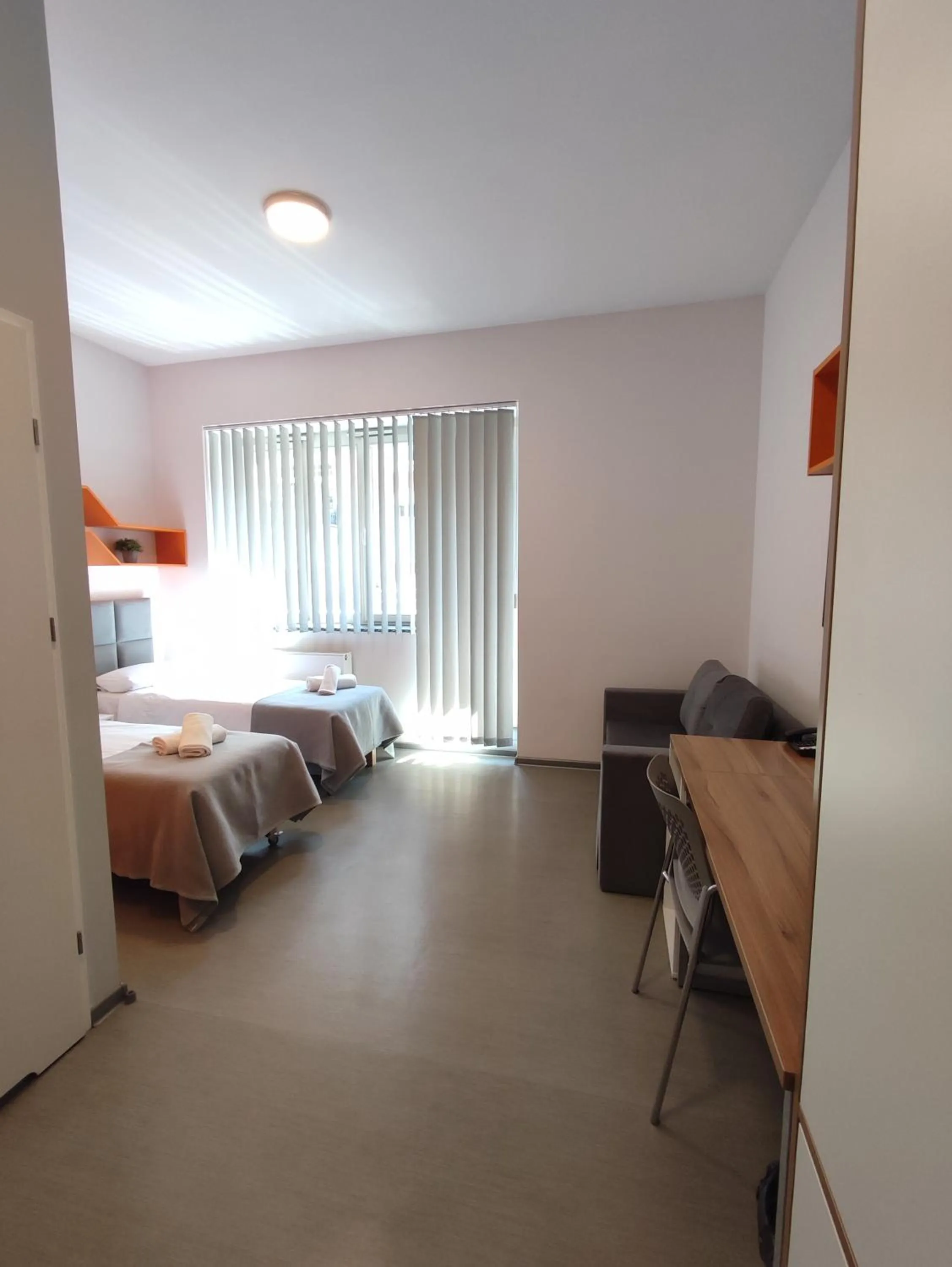 Photo of the whole room, Bed in Esperanto Home